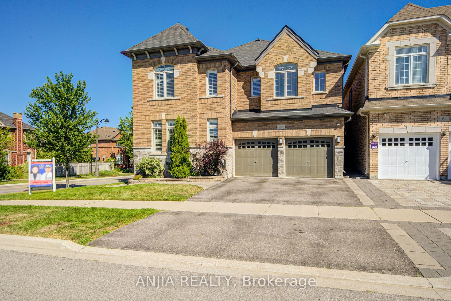 Photo 3 of 62 Holst Avenue, Markham, Berczy — HOMEH