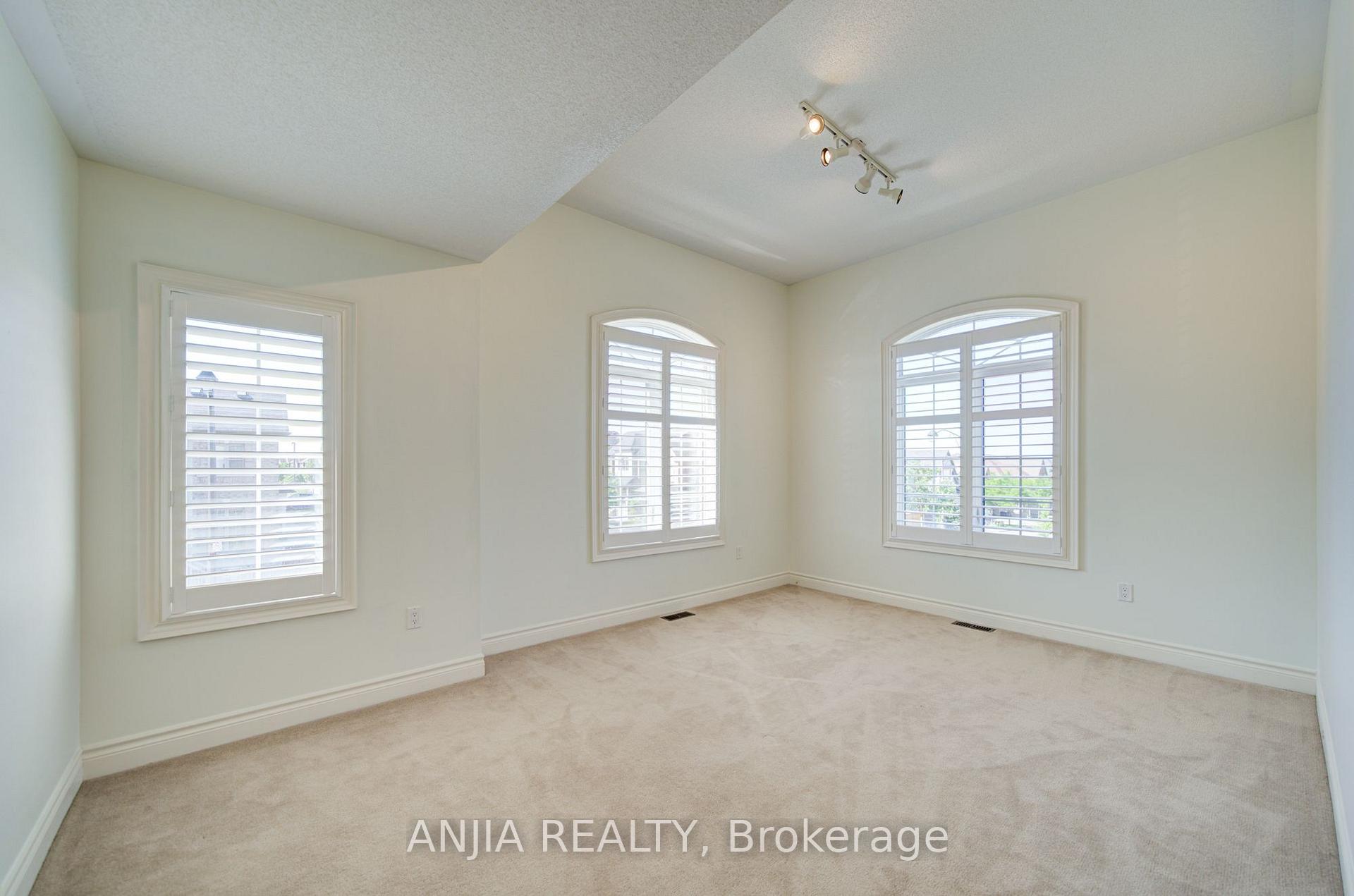 Photo 38 of 62 Holst Avenue, Markham, Berczy — HOMEH