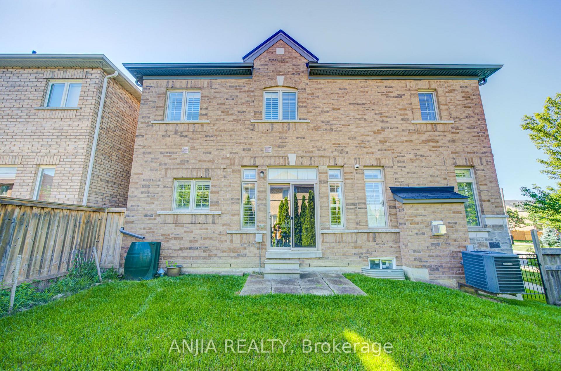 Photo 49 of 62 Holst Avenue, Markham, Berczy — HOMEH