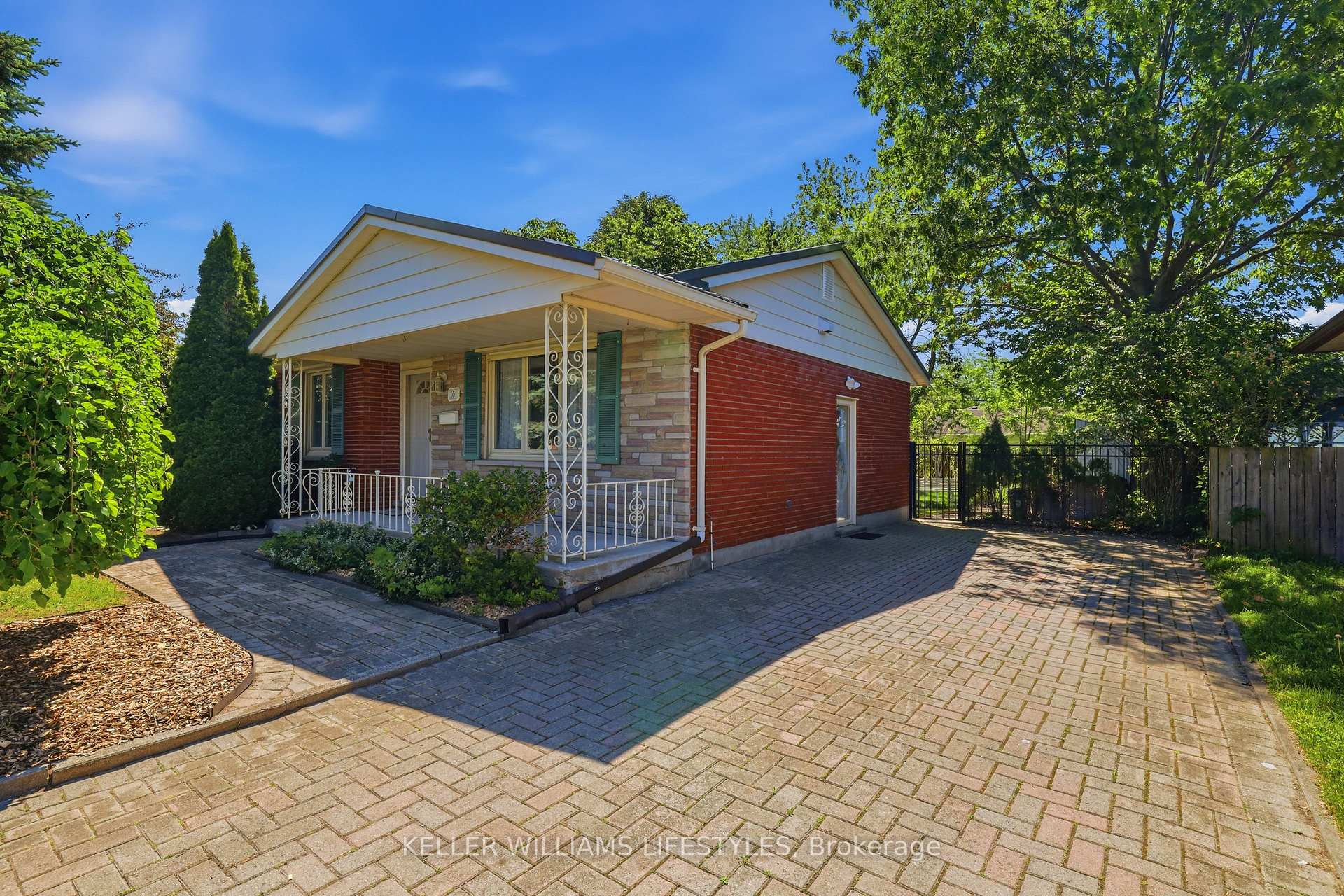 Front of 15 Hawkesbury Avenue