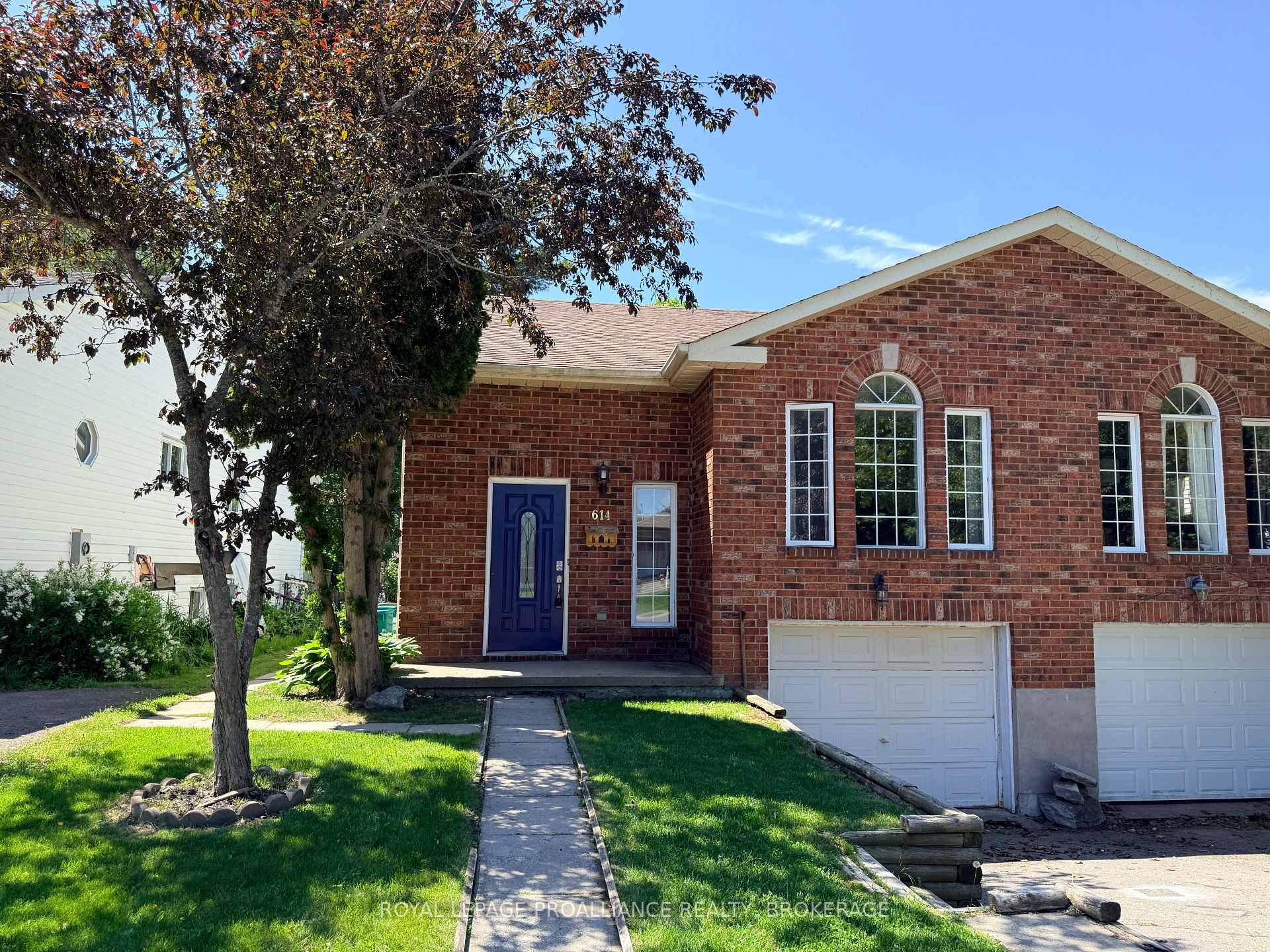Photo 1 of 614 Barnsley Crescent, Kingston, City SouthWest — HOMEH