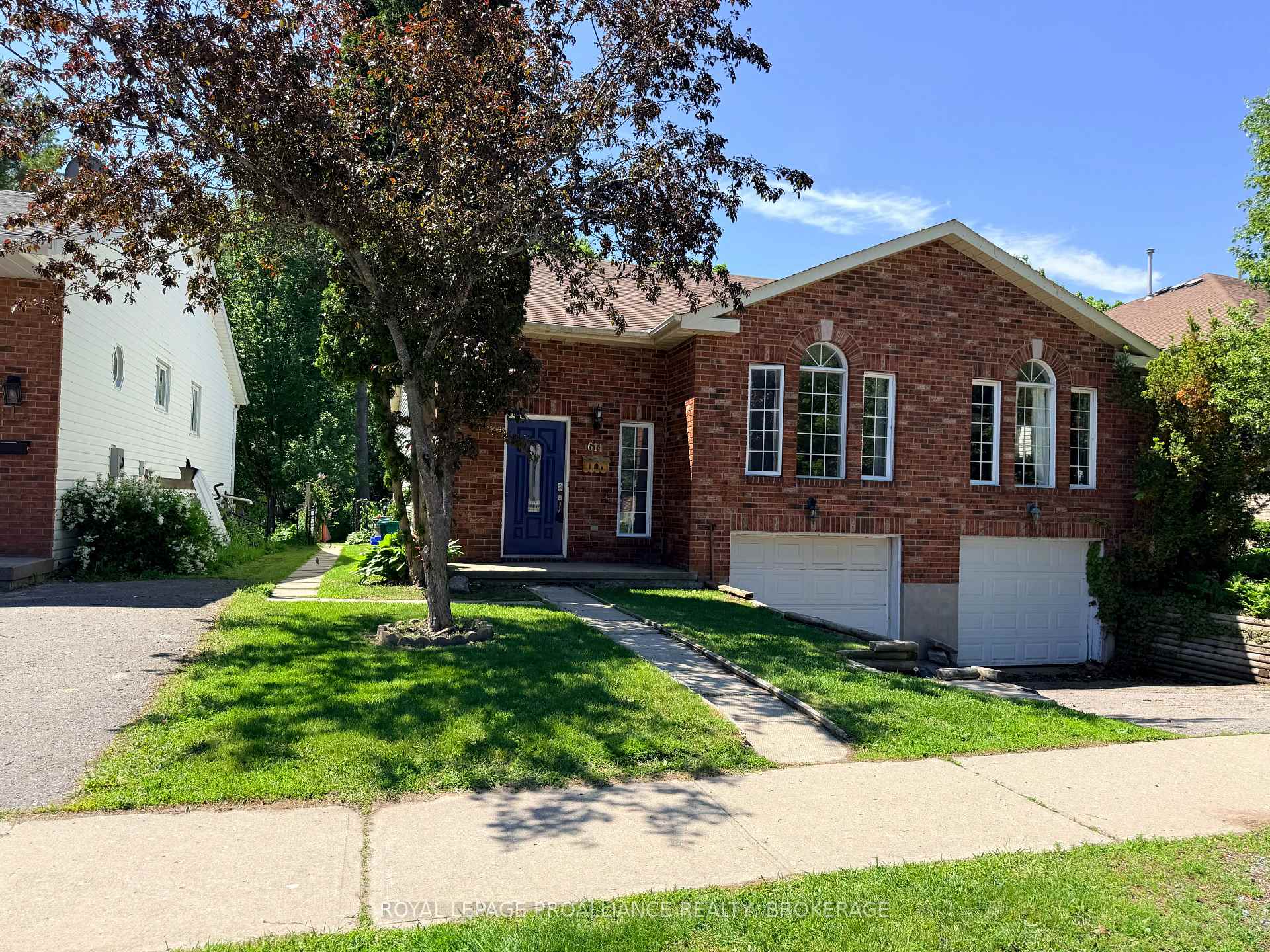 Photo 2 of 614 Barnsley Crescent, Kingston, City SouthWest — HOMEH