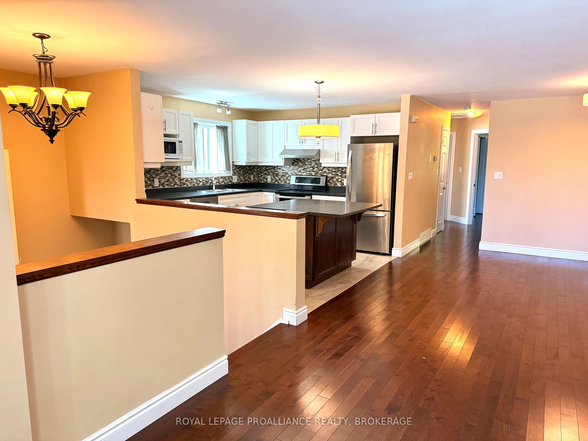 Photo 7 of 614 Barnsley Crescent, Kingston, City SouthWest — HOMEH