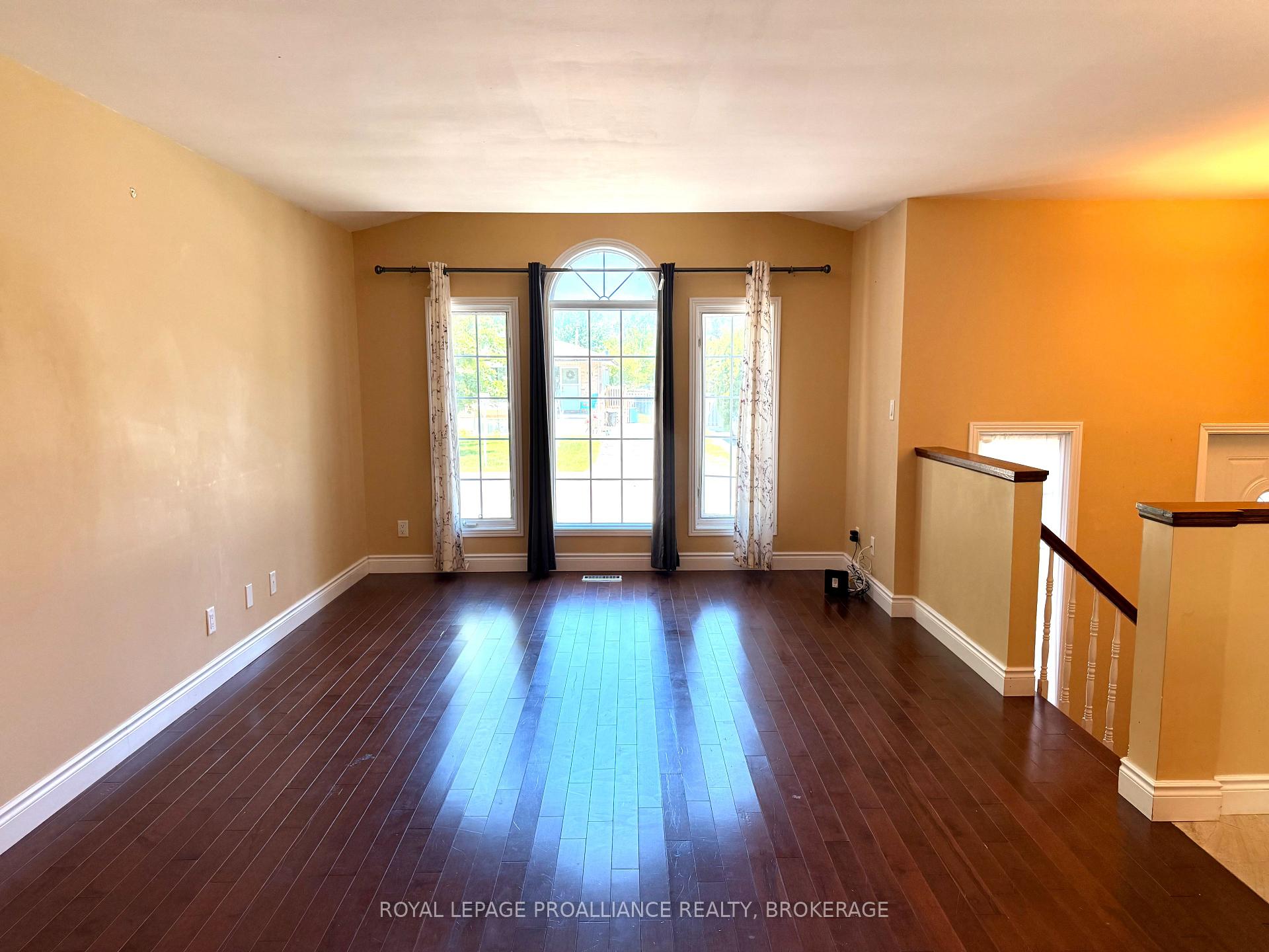 Photo 10 of 614 Barnsley Crescent, Kingston, City SouthWest — HOMEH
