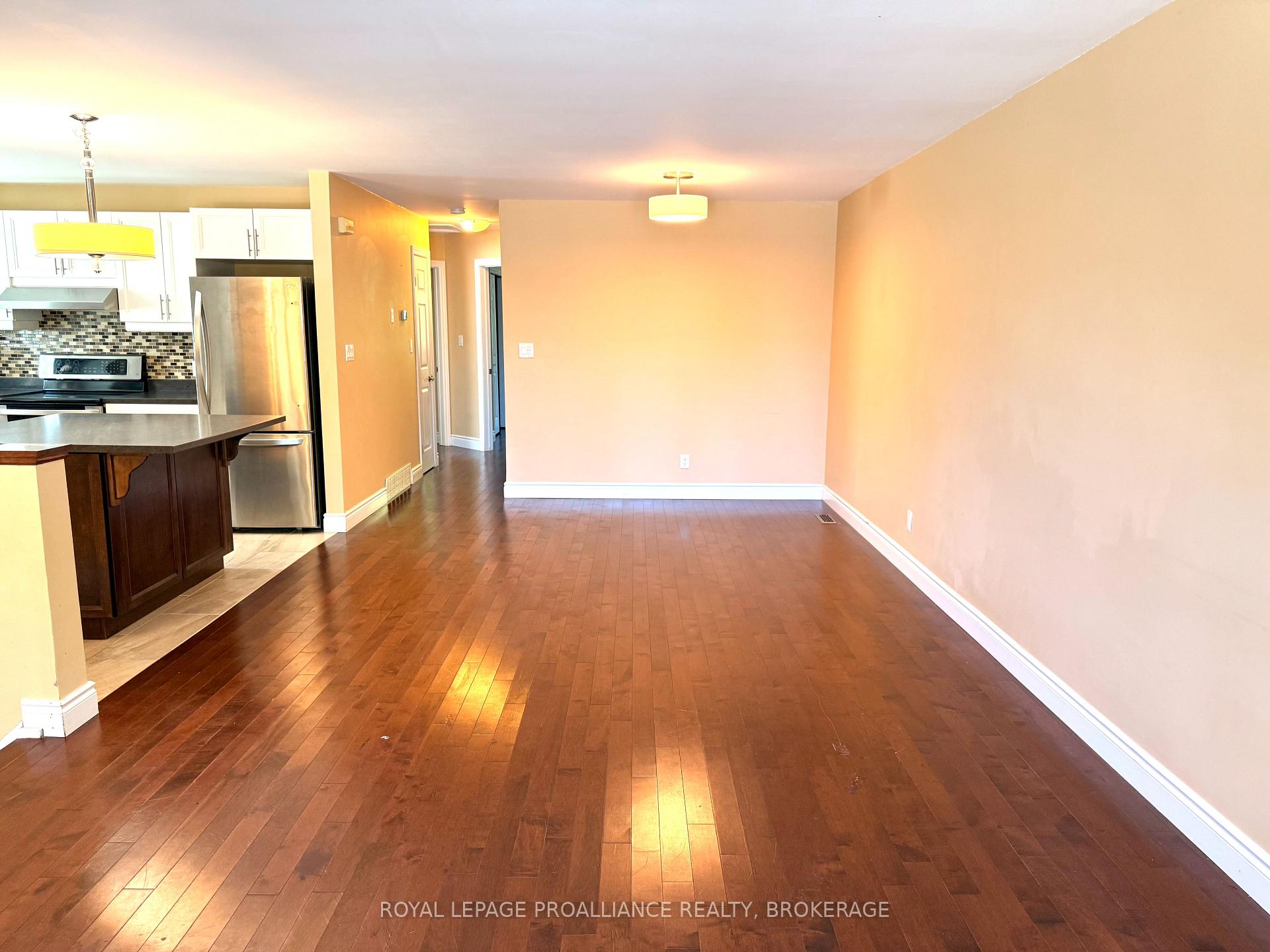 Photo 11 of 614 Barnsley Crescent, Kingston, City SouthWest — HOMEH