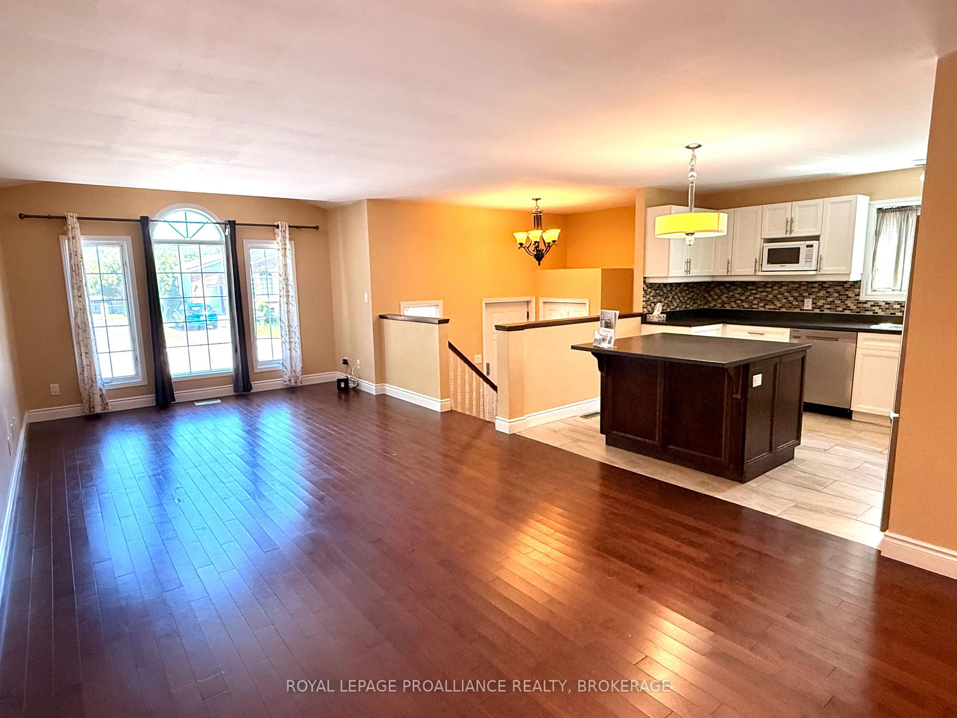 Photo 12 of 614 Barnsley Crescent, Kingston, City SouthWest — HOMEH