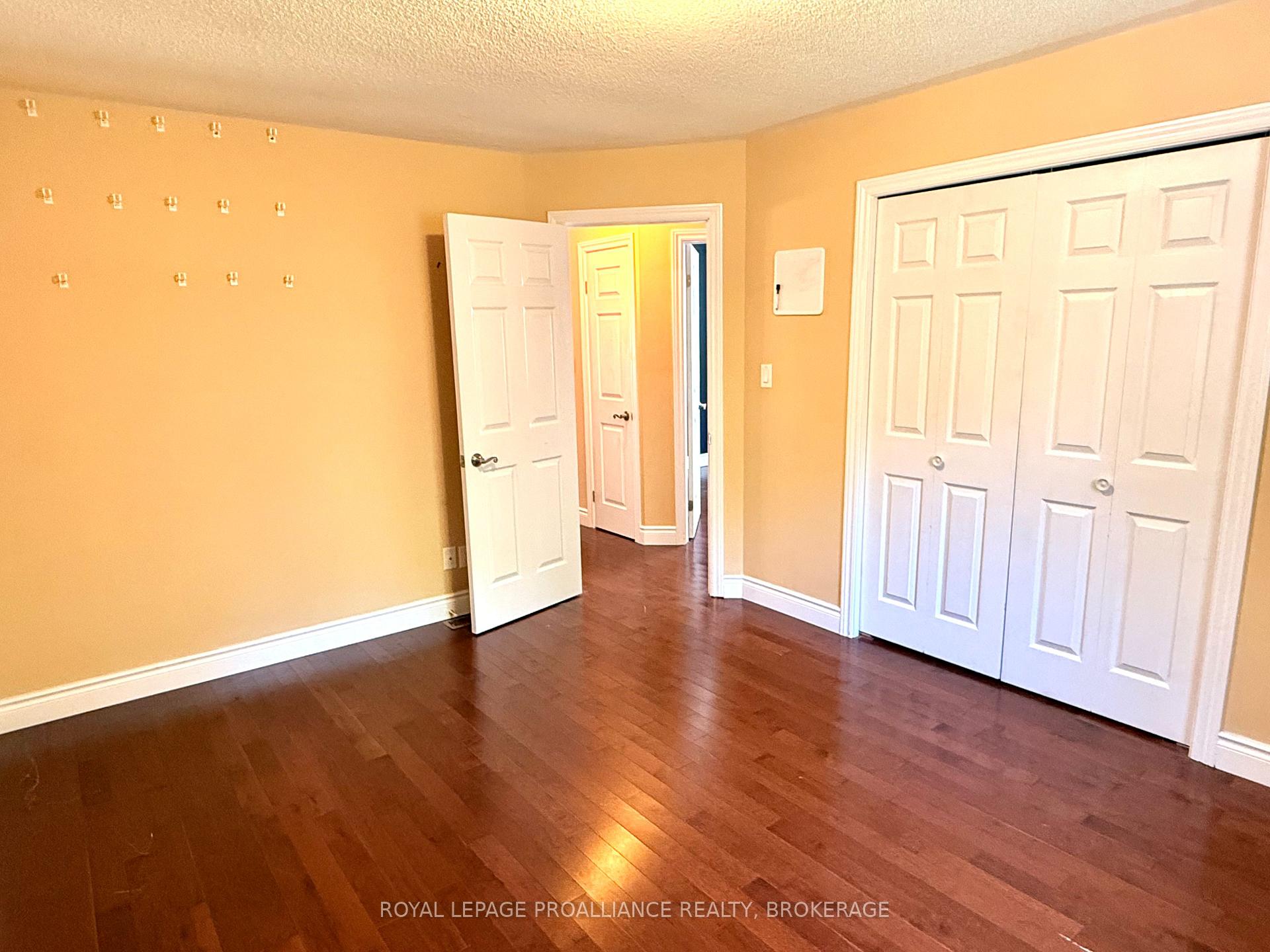 Photo 14 of 614 Barnsley Crescent, Kingston, City SouthWest — HOMEH