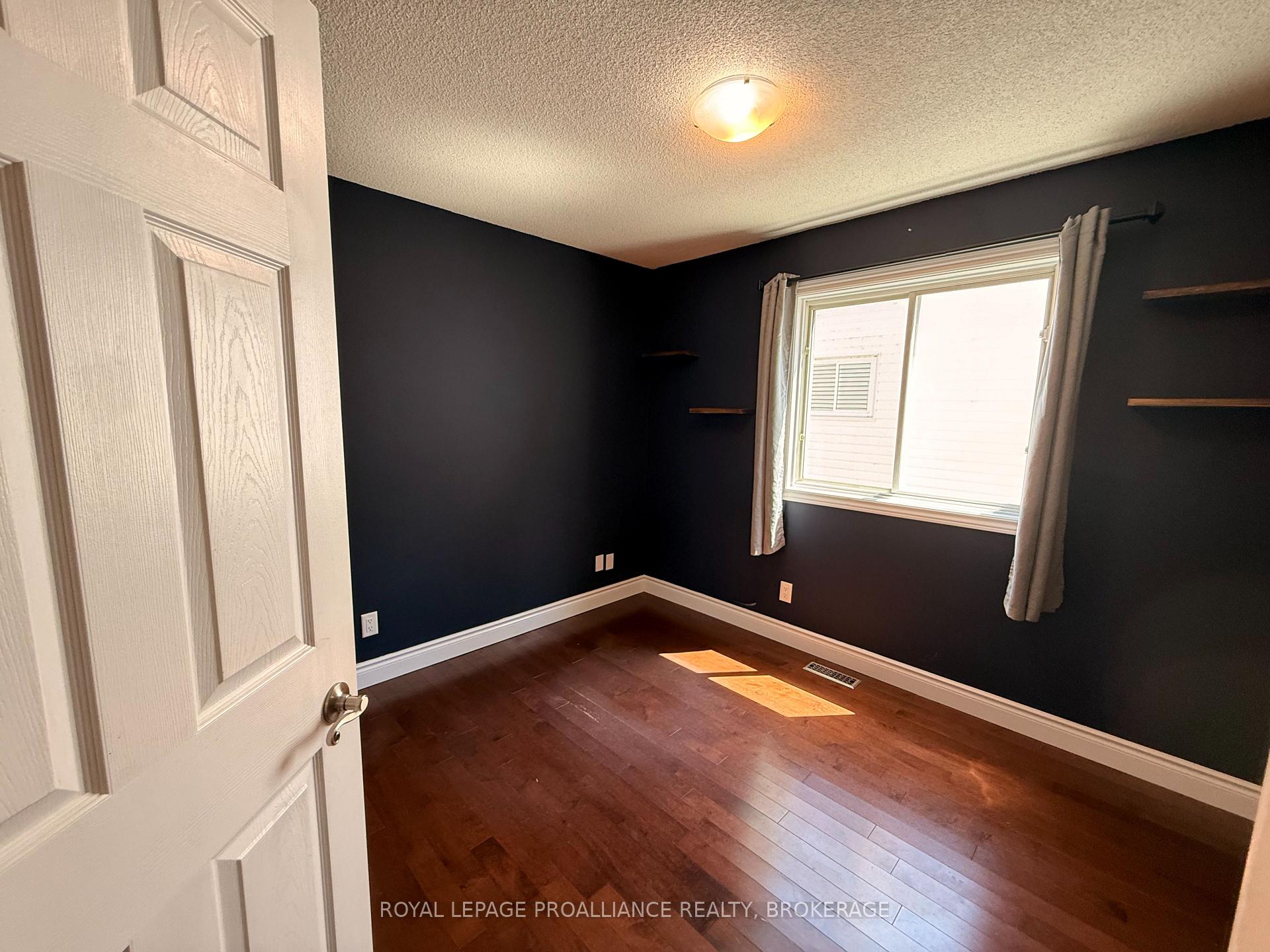 Photo 18 of 614 Barnsley Crescent, Kingston, City SouthWest — HOMEH