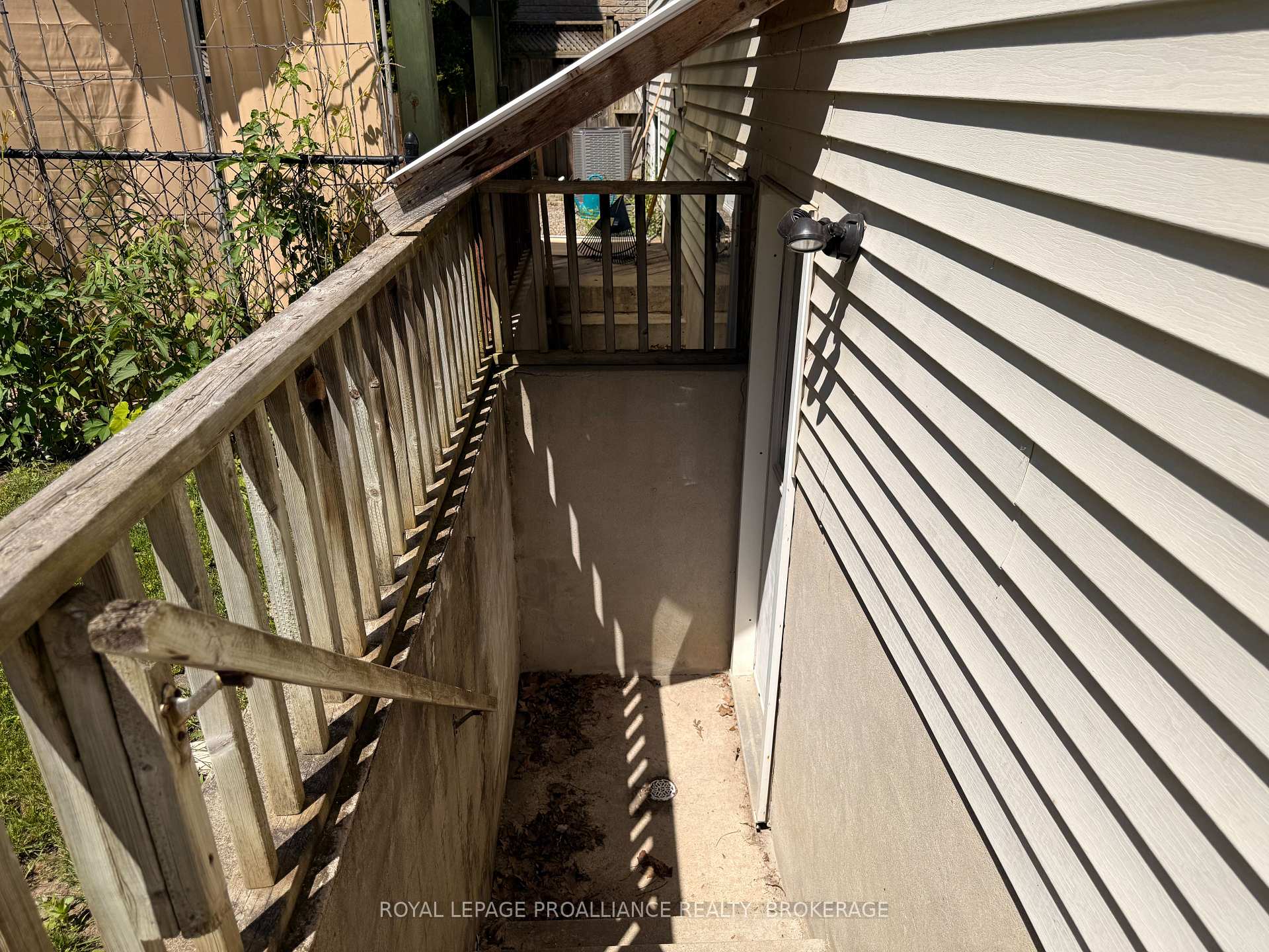 Photo 22 of 614 Barnsley Crescent, Kingston, City SouthWest — HOMEH