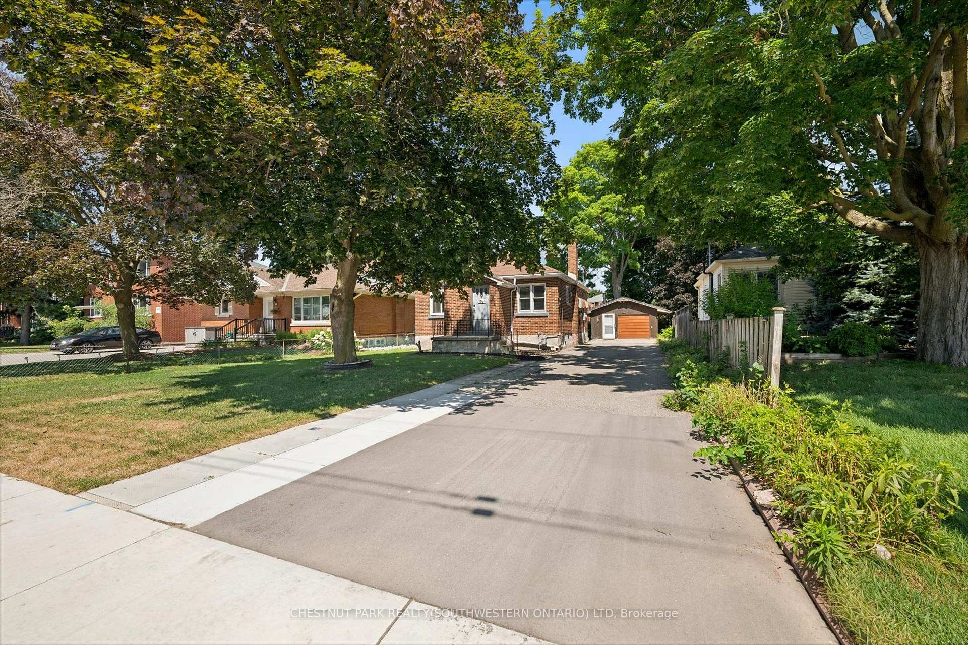 Photo 2 of 714 Frederick Street, Kitchener, Heritage Park/Rosemount — HOMEH