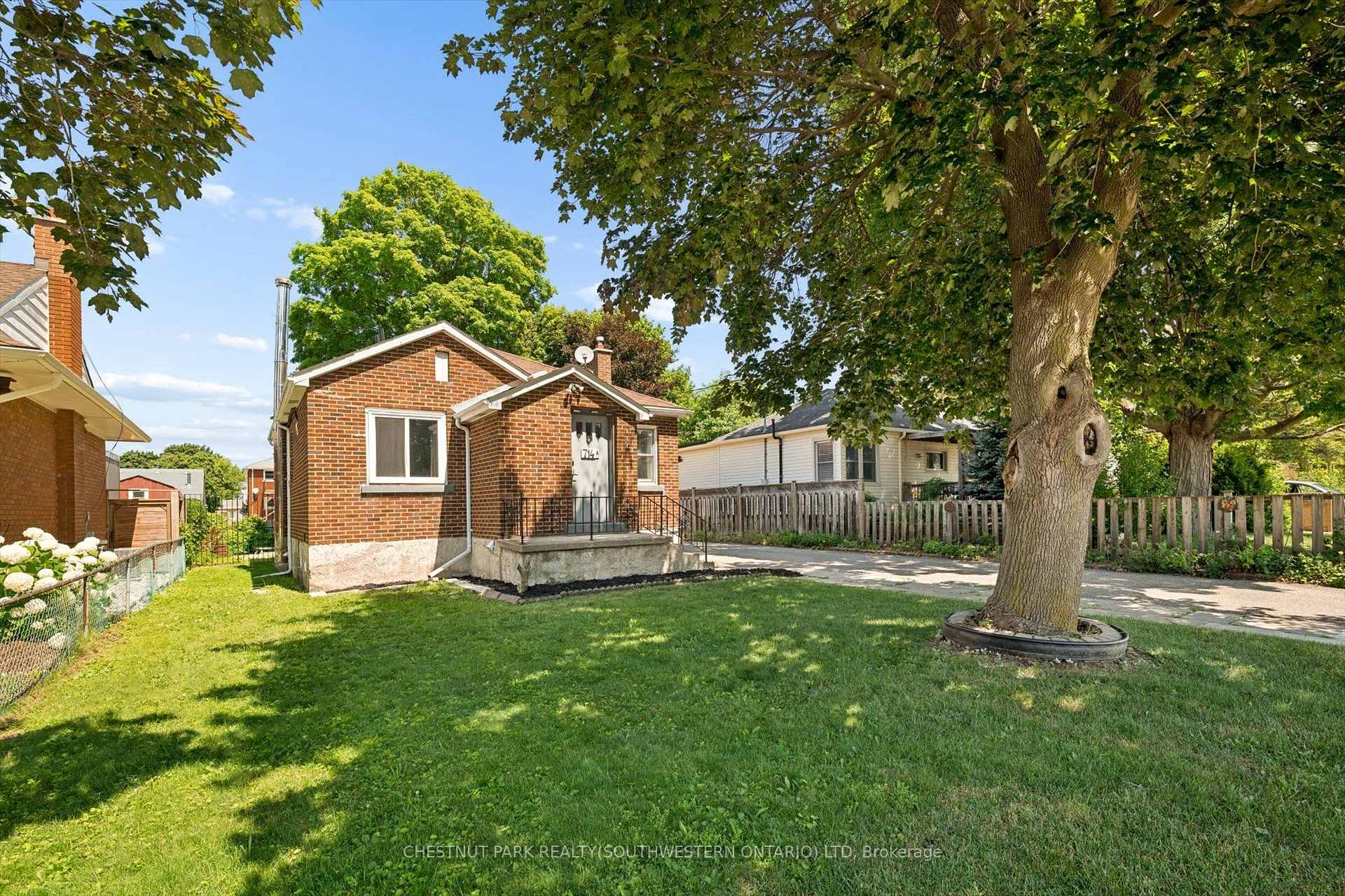 Photo 5 of 714 Frederick Street, Kitchener, Heritage Park/Rosemount — HOMEH
