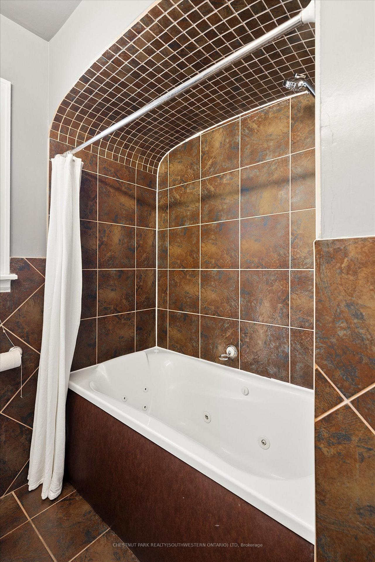 Photo 12 of 714 Frederick Street, Kitchener, Heritage Park/Rosemount — HOMEH