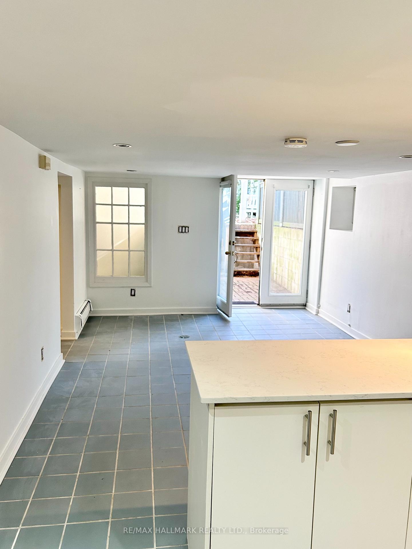 Photo 5 of Unit Lower, 375 Palmerston Boulevard, Toronto, Palmerston-Little Italy — HOMEH