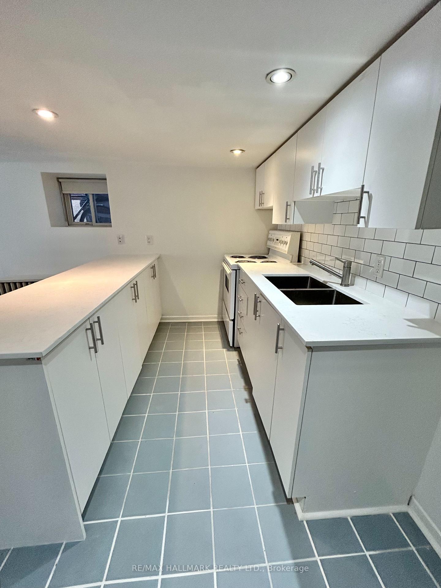 Photo 6 of Unit Lower, 375 Palmerston Boulevard, Toronto, Palmerston-Little Italy — HOMEH
