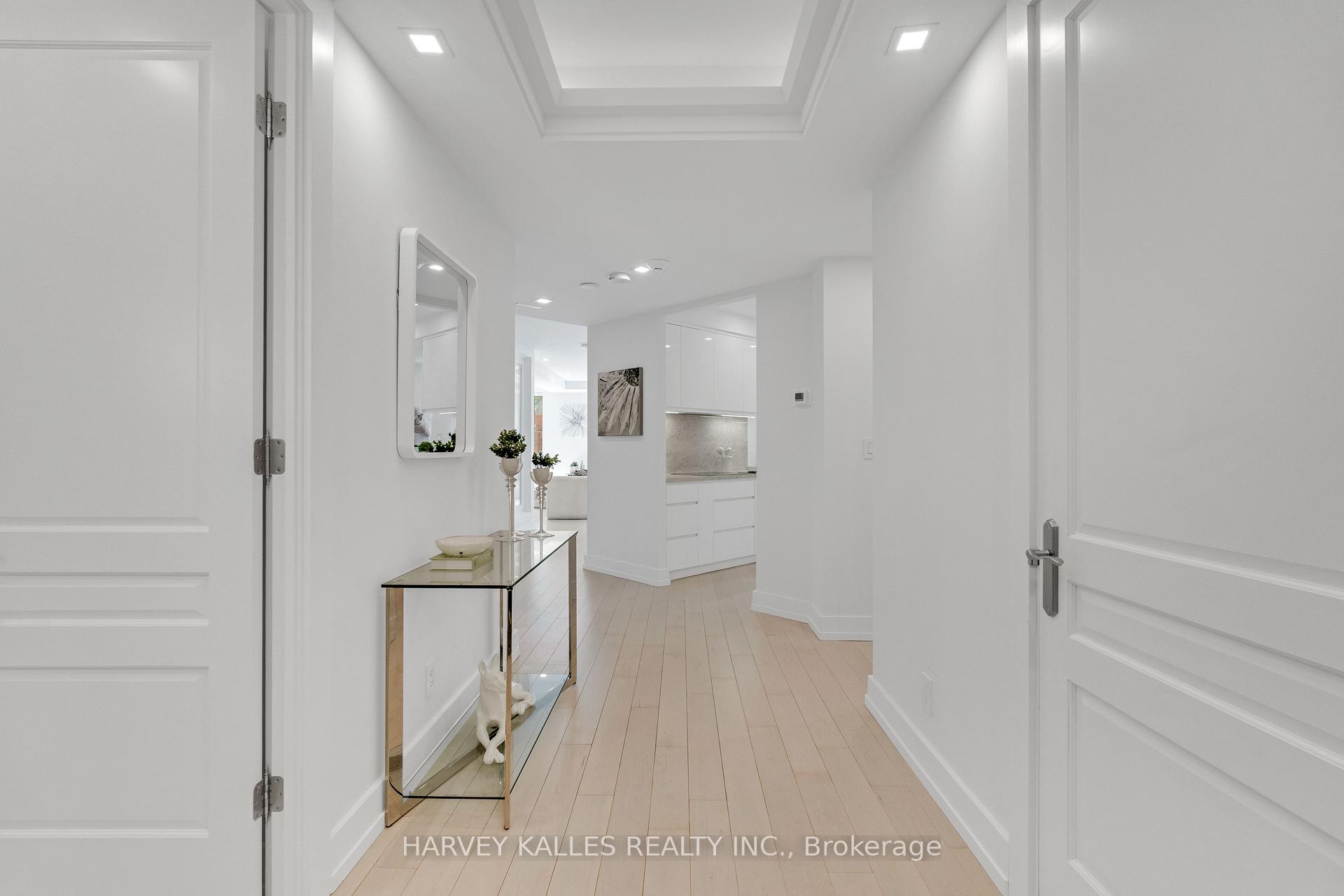 Photo 6 of Unit 603, 10 Bellair Street, Toronto, The Annex — HOMEH