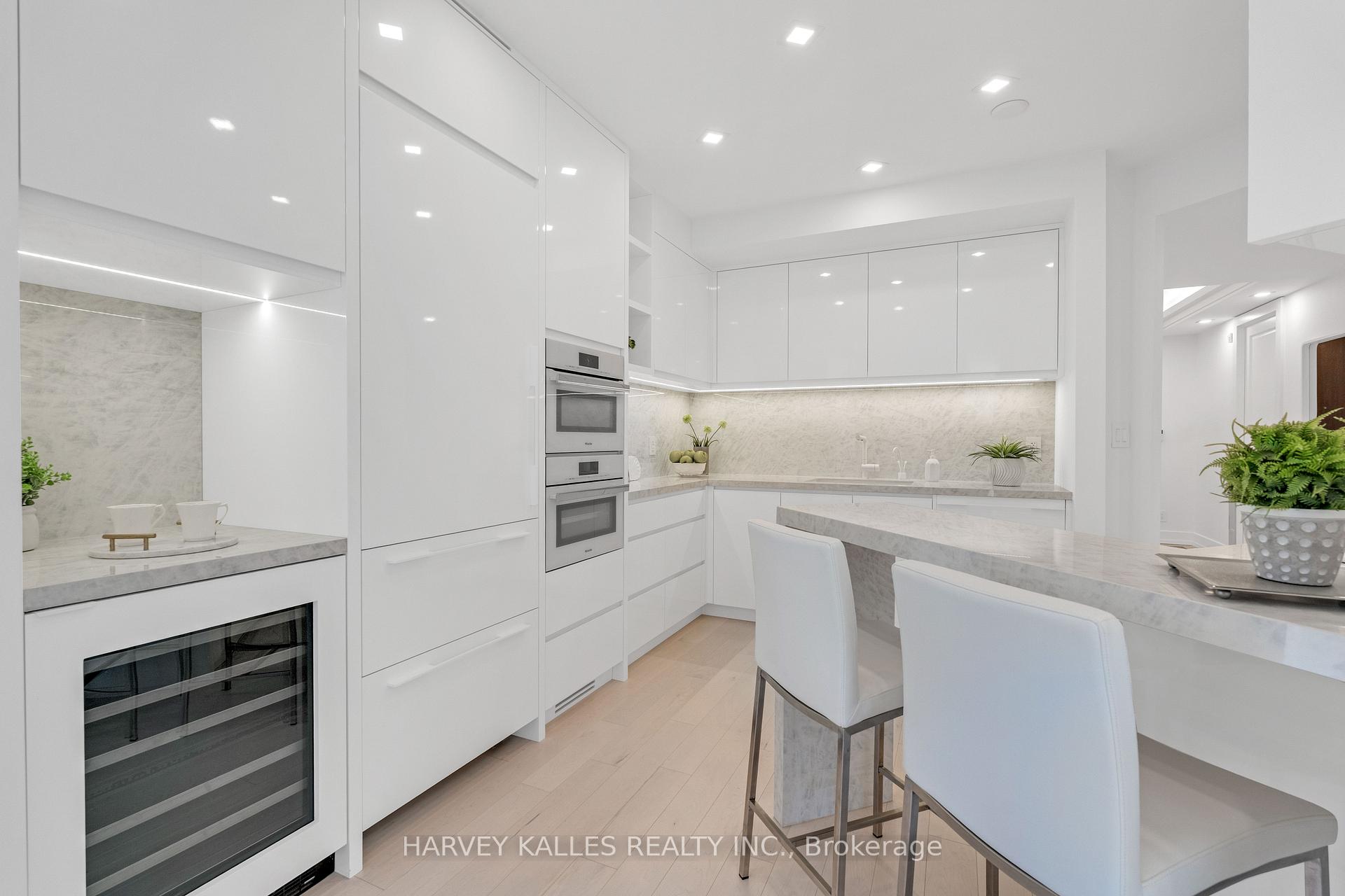 Photo 14 of Unit 603, 10 Bellair Street, Toronto, The Annex — HOMEH