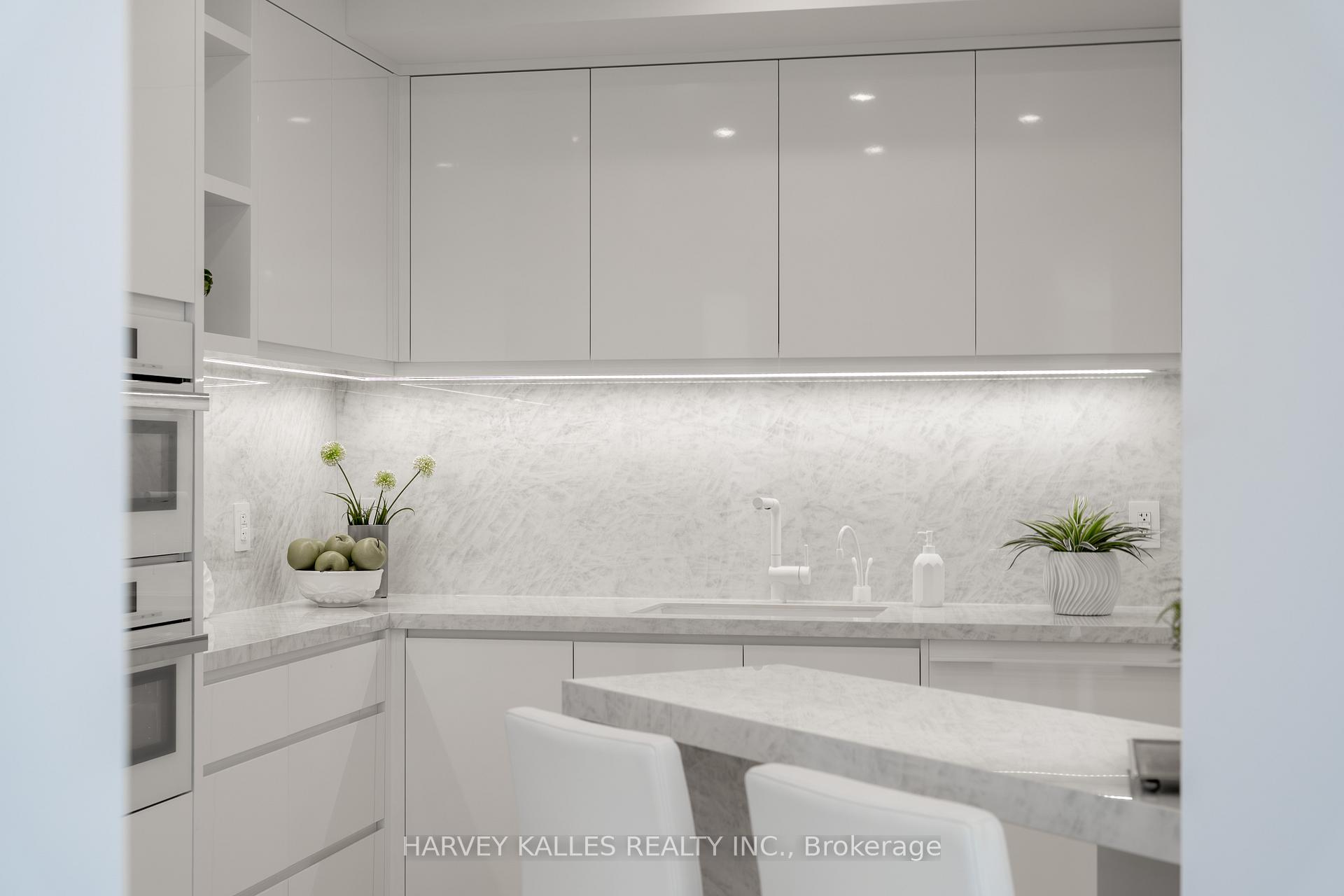 Photo 16 of Unit 603, 10 Bellair Street, Toronto, The Annex — HOMEH