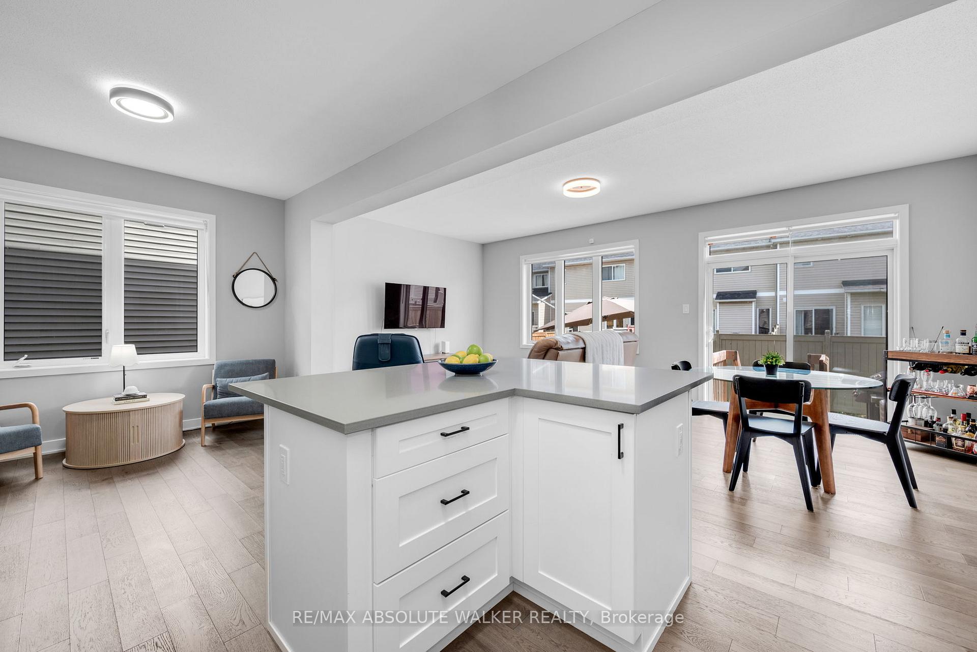 Photo 11 of 2176 Winsome Terrace, Ottawa, Fallingbrook/Gardenway South — HOMEH