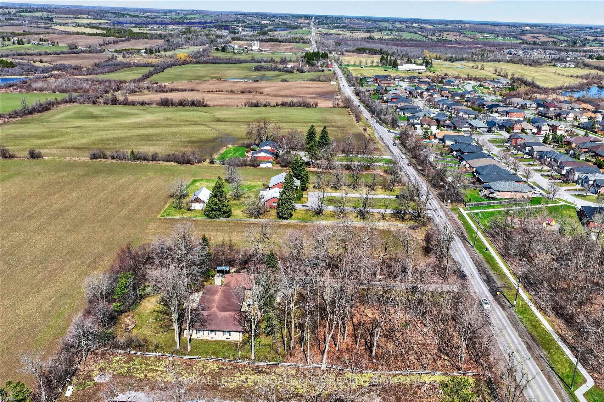 Photo 3 of 1281 Brealey Drive, Peterborough, Monaghan Ward 2 — HOMEH
