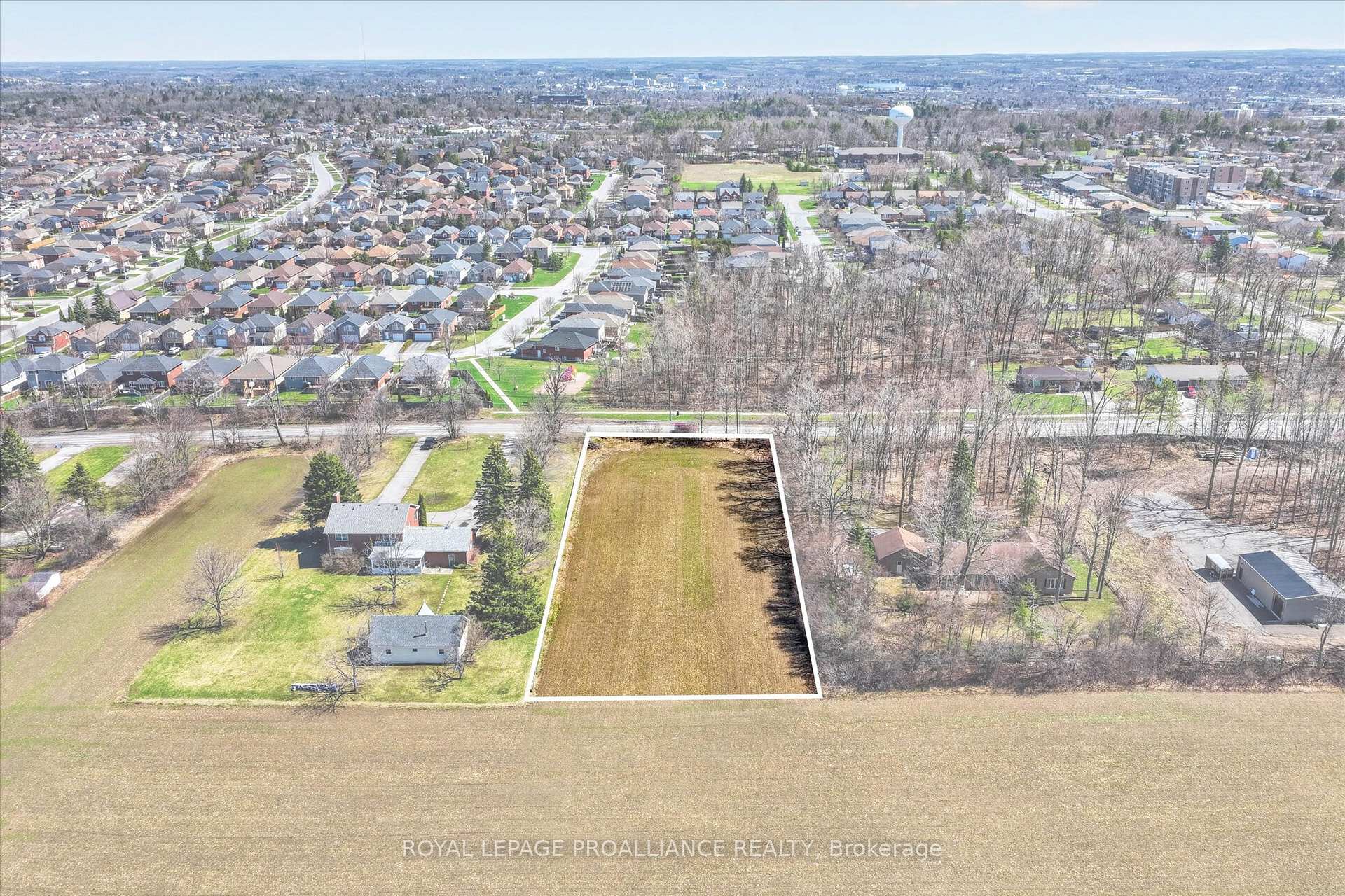 Photo 5 of 1281 Brealey Drive, Peterborough, Monaghan Ward 2 — HOMEH
