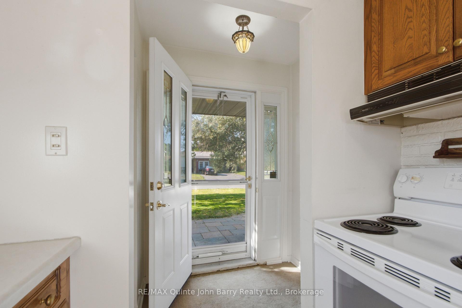 Photo 4 of 16 Austin Street, Quinte West, Trenton Ward — HOMEH
