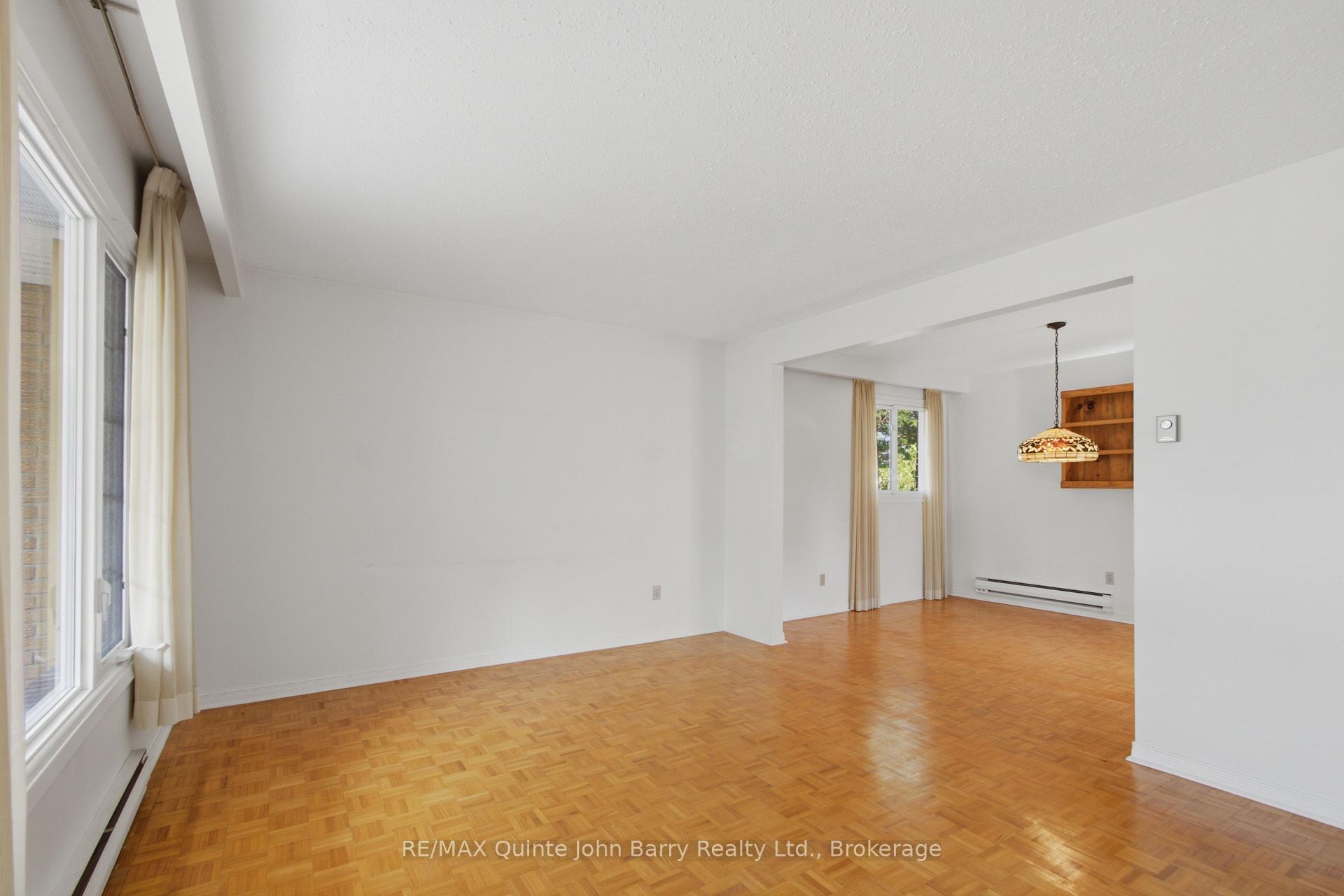 Photo 5 of 16 Austin Street, Quinte West, Trenton Ward — HOMEH