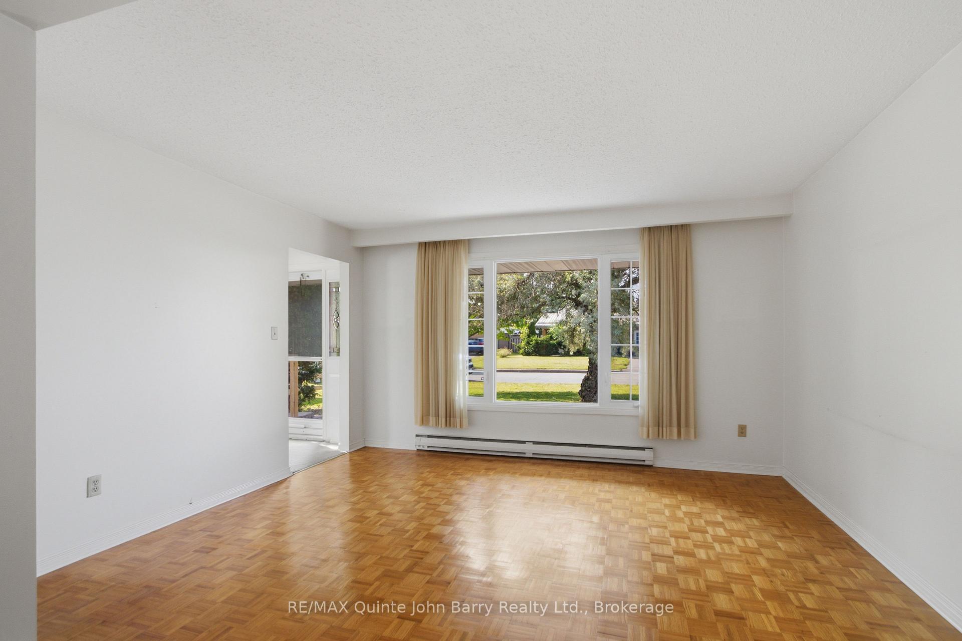 Photo 7 of 16 Austin Street, Quinte West, Trenton Ward — HOMEH