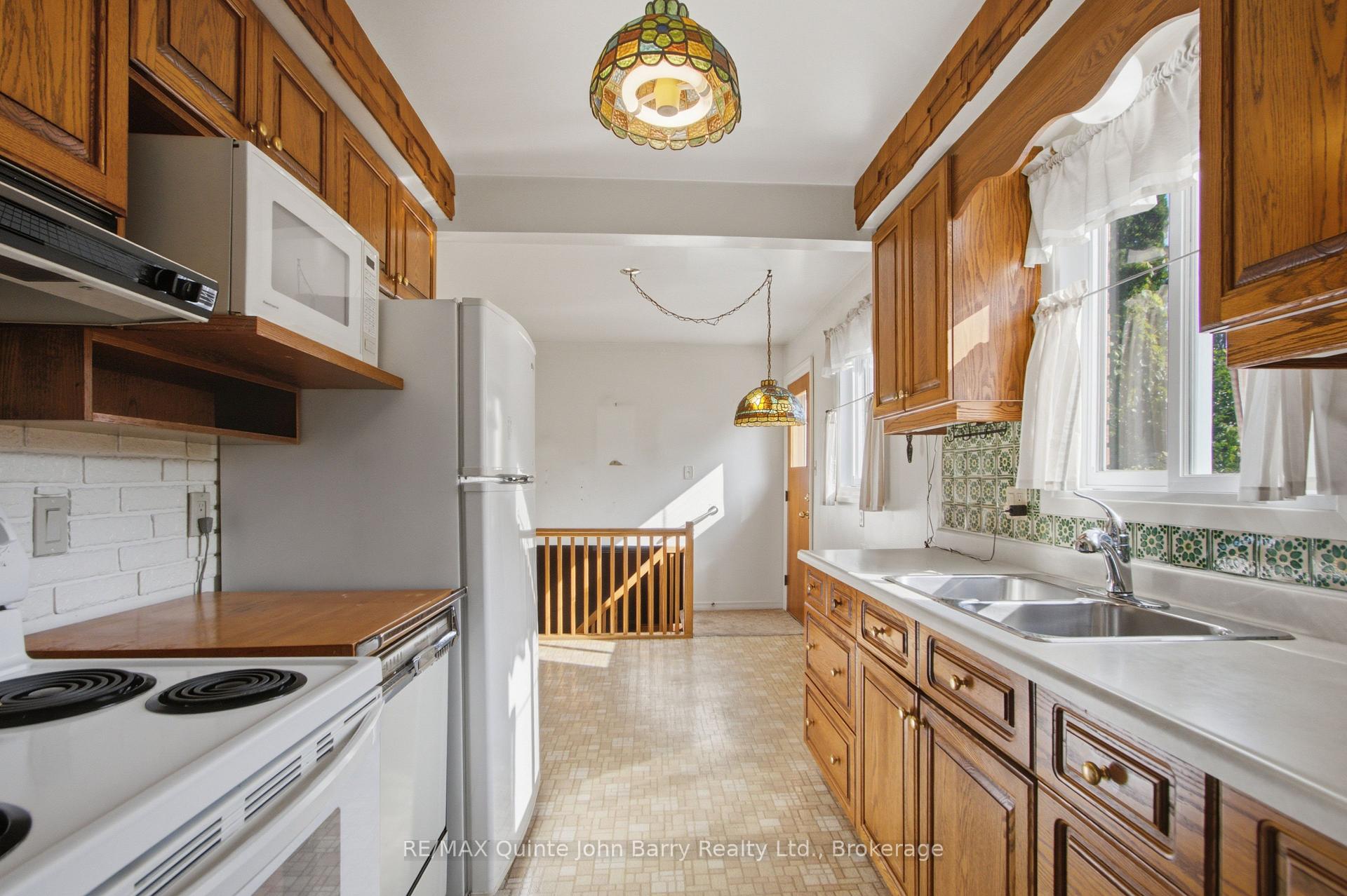 Photo 12 of 16 Austin Street, Quinte West, Trenton Ward — HOMEH