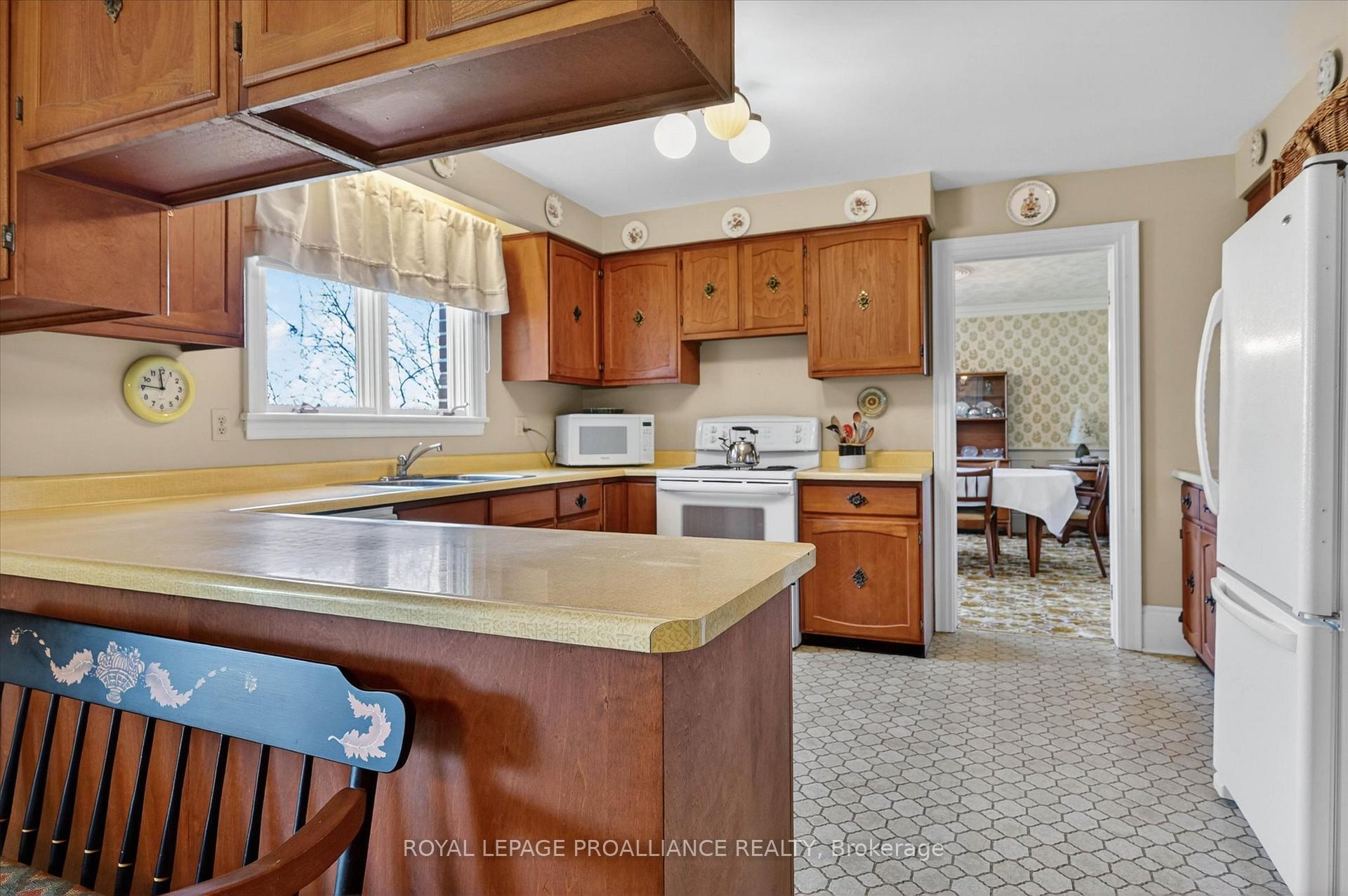Photo 10 of 1285 Brealey Drive, Peterborough, Monaghan Ward 2 — HOMEH