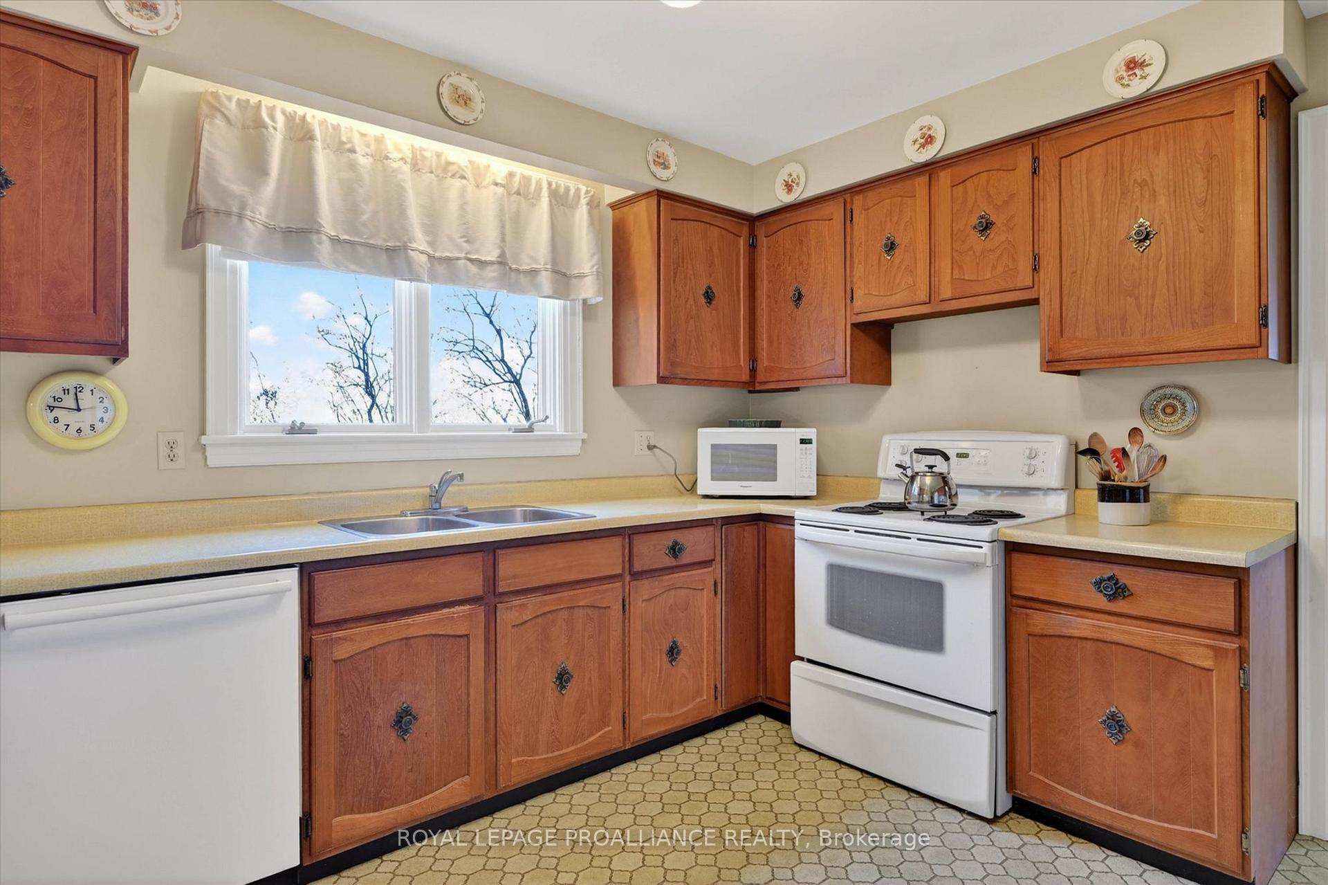 Photo 11 of 1285 Brealey Drive, Peterborough, Monaghan Ward 2 — HOMEH