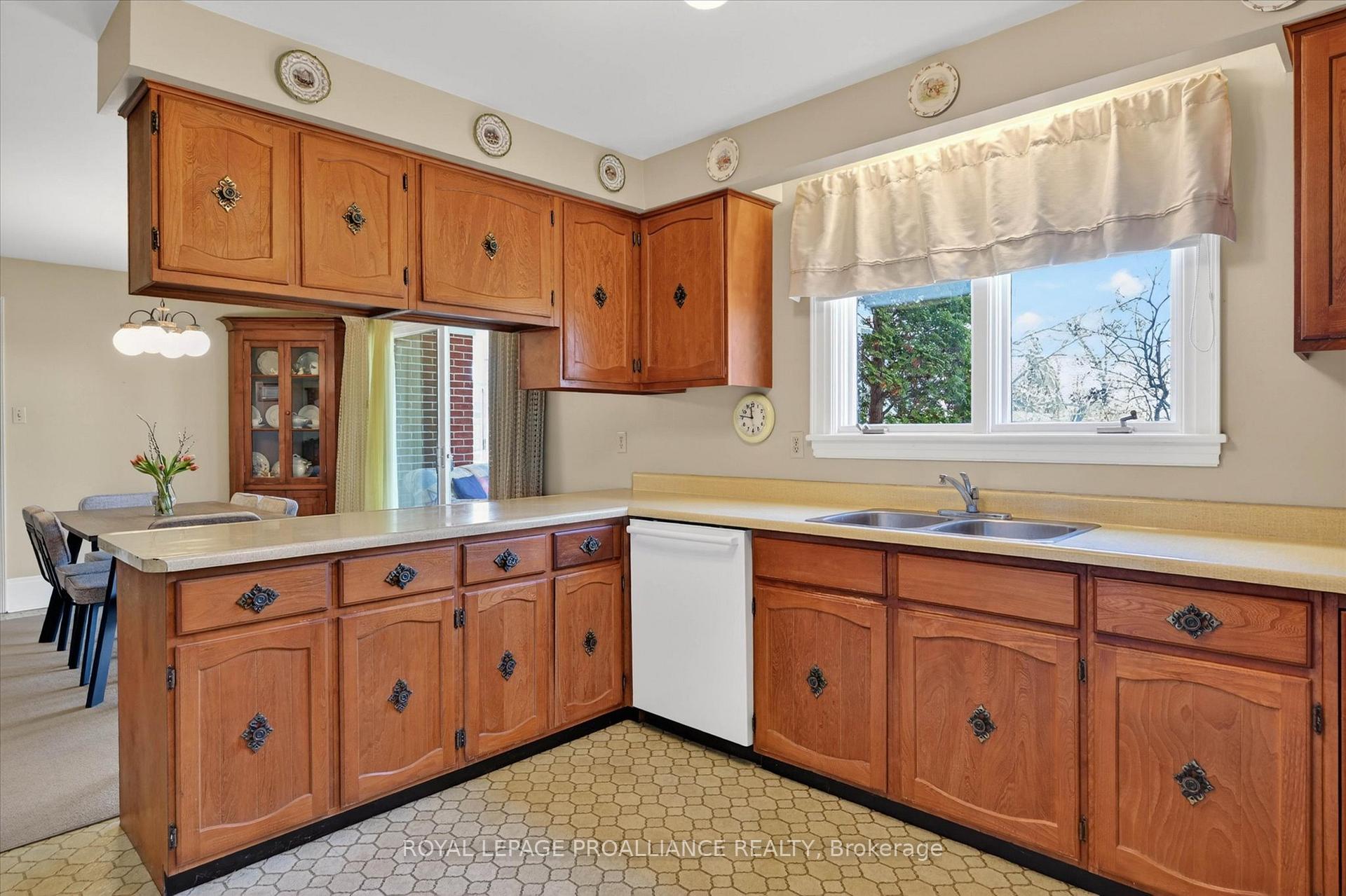 Photo 12 of 1285 Brealey Drive, Peterborough, Monaghan Ward 2 — HOMEH