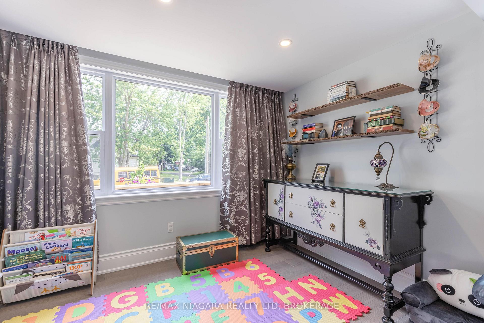 Photo 6 of 93 First Street, Welland, Lincoln/Crowland — HOMEH