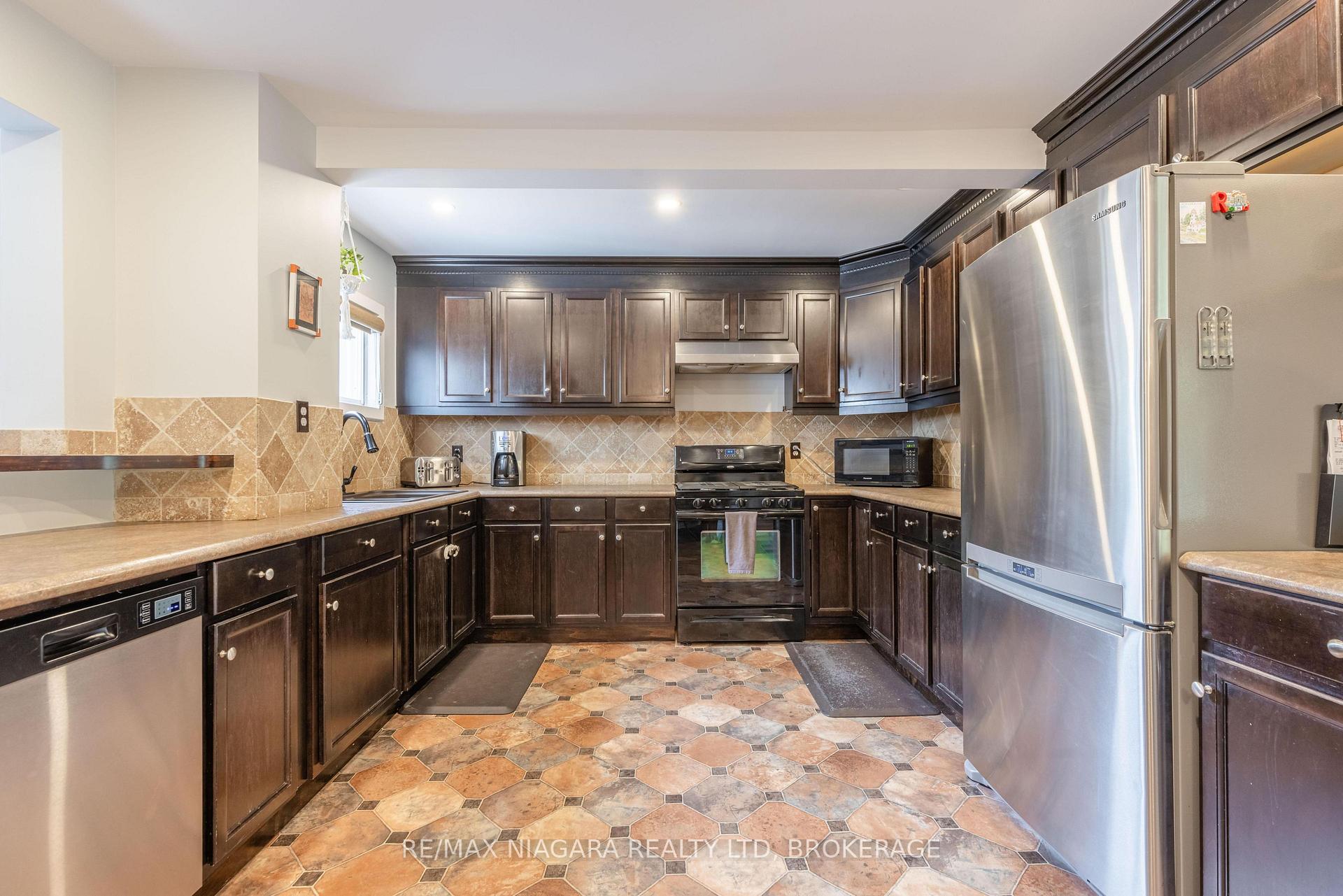 Photo 9 of 93 First Street, Welland, Lincoln/Crowland — HOMEH