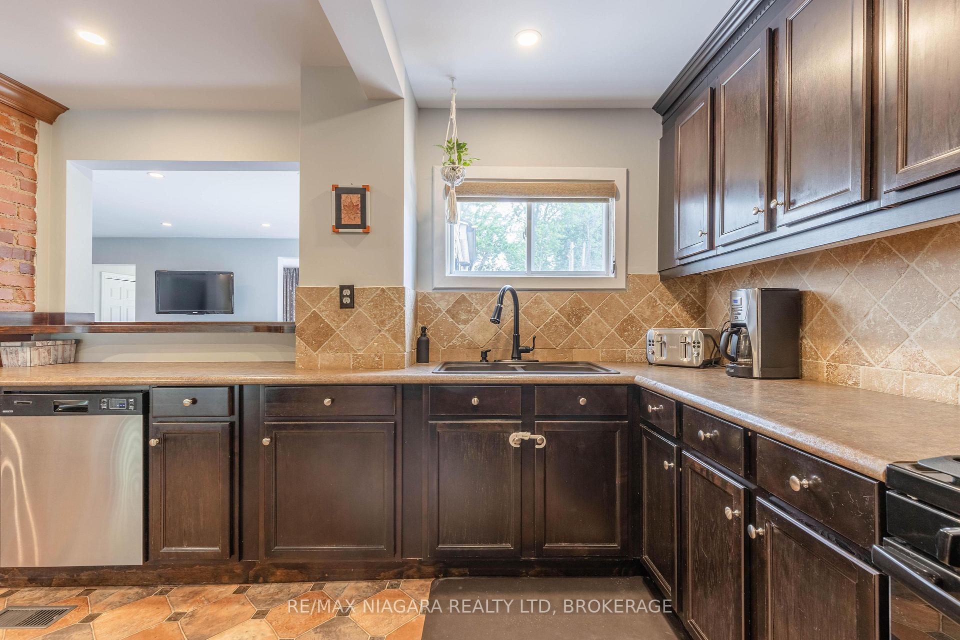 Photo 10 of 93 First Street, Welland, Lincoln/Crowland — HOMEH