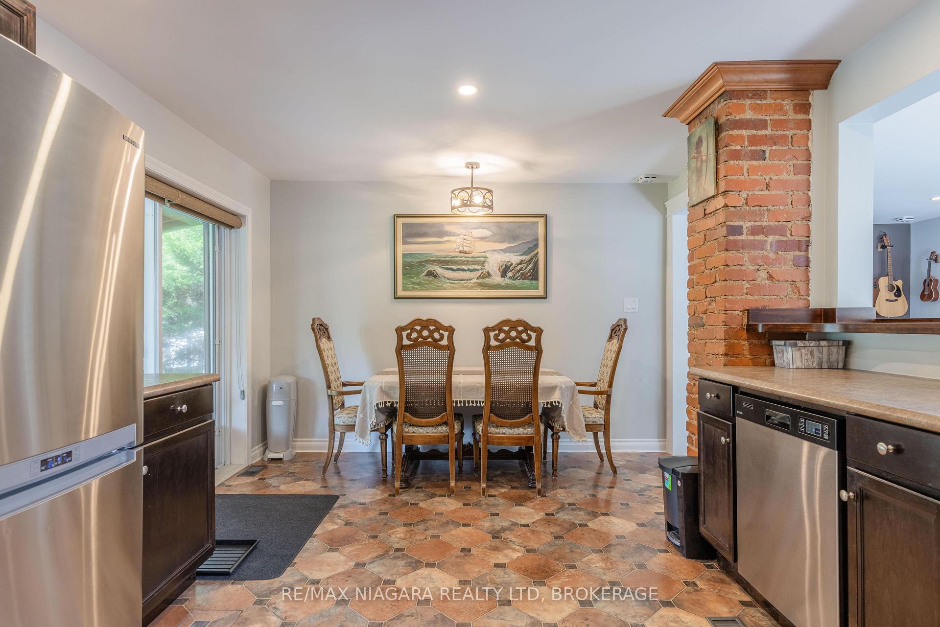 Photo 11 of 93 First Street, Welland, Lincoln/Crowland — HOMEH