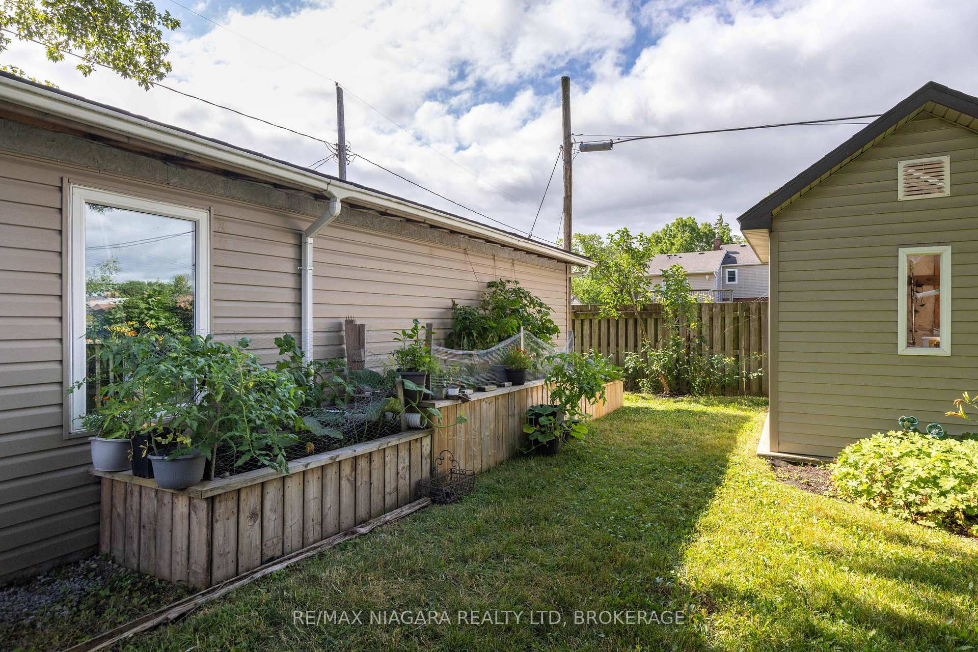 Photo 23 of 93 First Street, Welland, Lincoln/Crowland — HOMEH