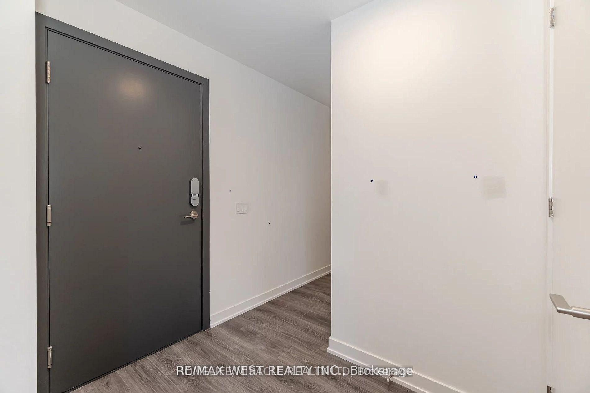 Photo 4 of Unit 401, 9 Tecumseth Street, Toronto, Niagara — HOMEH