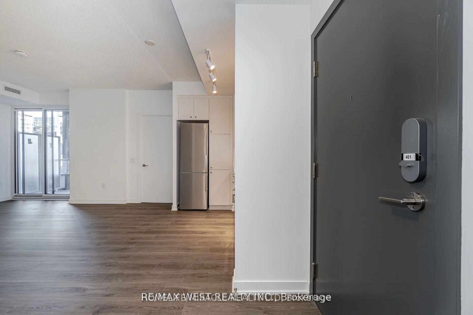 Photo 5 of Unit 401, 9 Tecumseth Street, Toronto, Niagara — HOMEH