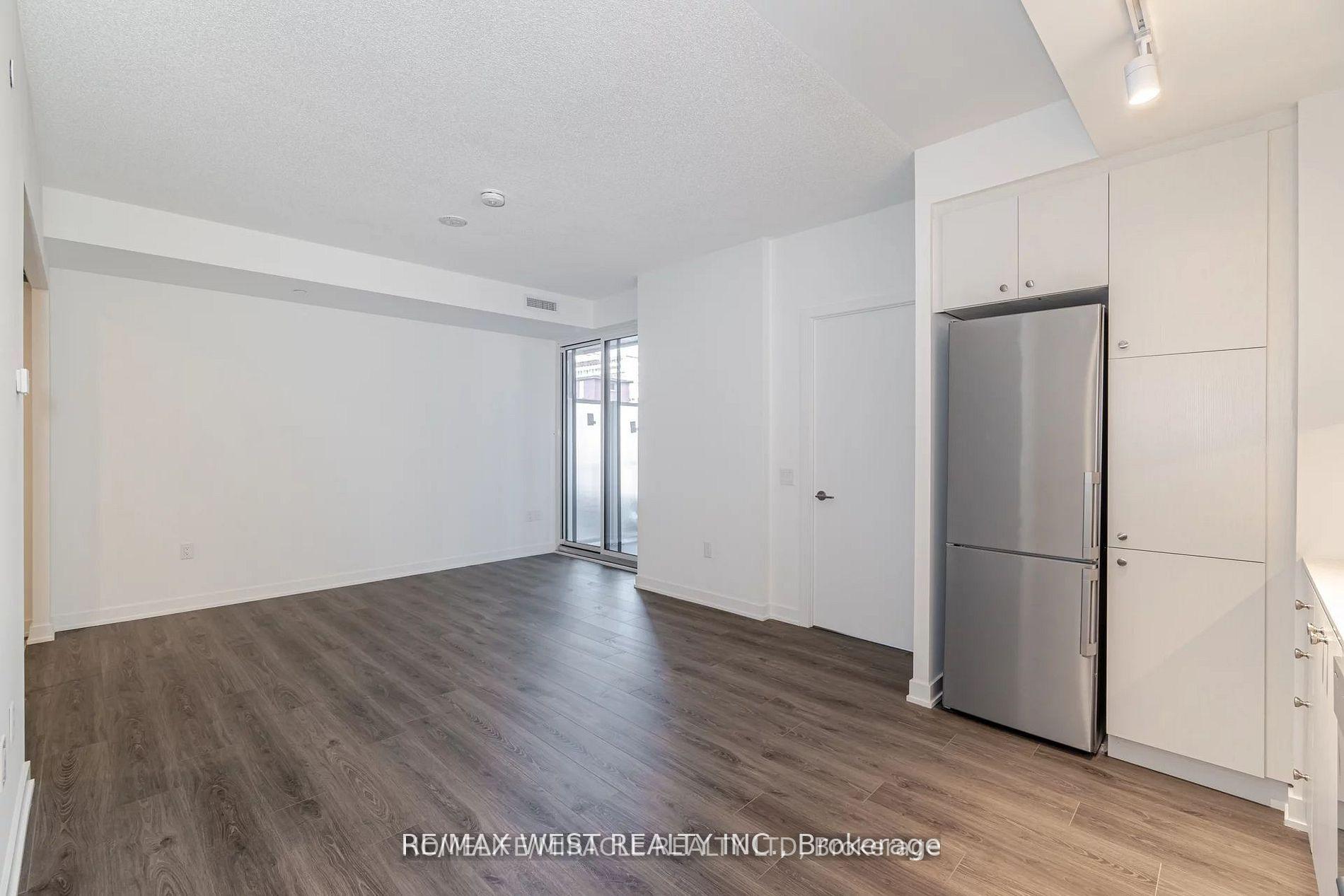 Photo 6 of Unit 401, 9 Tecumseth Street, Toronto, Niagara — HOMEH