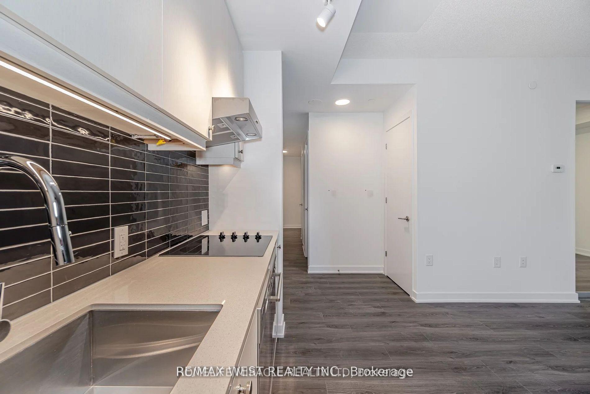 Photo 8 of Unit 401, 9 Tecumseth Street, Toronto, Niagara — HOMEH