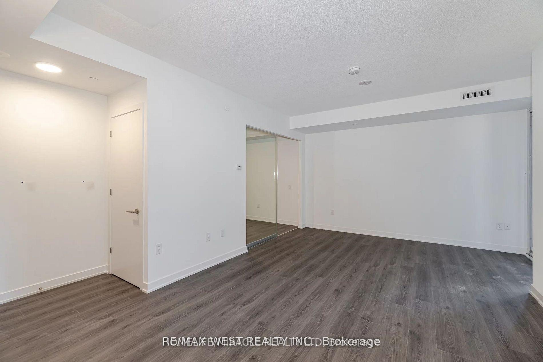 Photo 9 of Unit 401, 9 Tecumseth Street, Toronto, Niagara — HOMEH