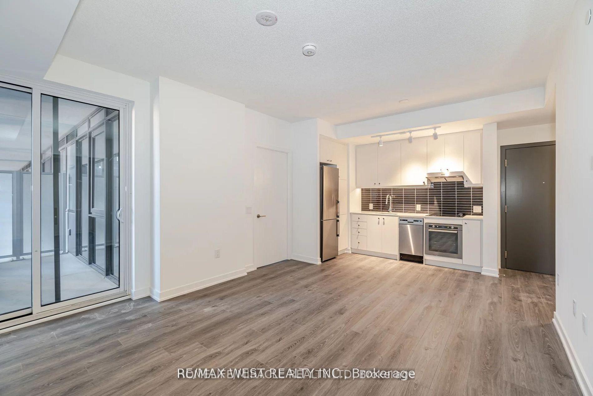 Photo 10 of Unit 401, 9 Tecumseth Street, Toronto, Niagara — HOMEH