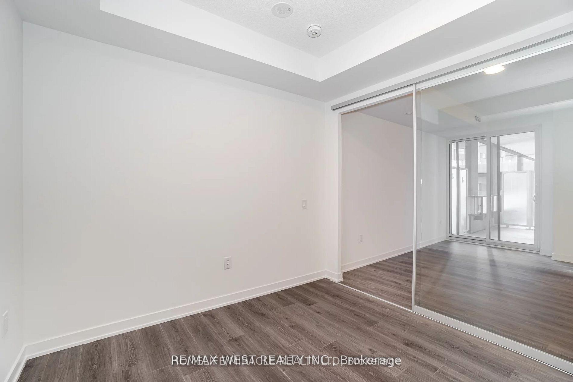 Photo 15 of Unit 401, 9 Tecumseth Street, Toronto, Niagara — HOMEH
