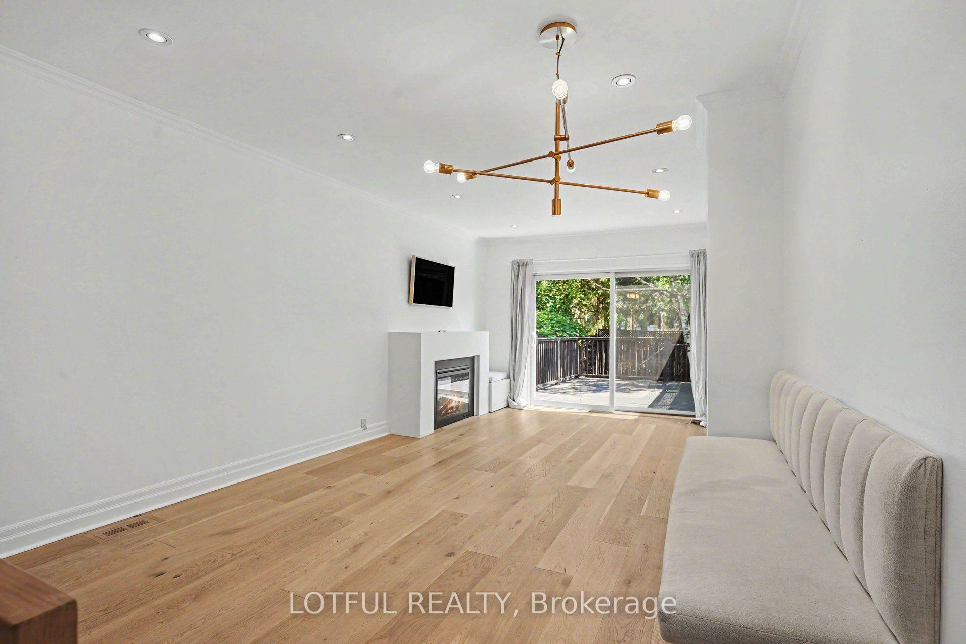 Photo 4 of 3 Martin Road, Toronto, Mount Pleasant East — HOMEH