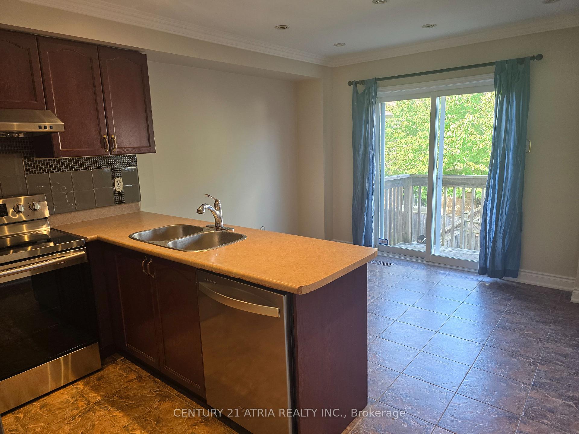 Photo 9 of 82 Red River Crescent, Newmarket, Woodland Hill — HOMEH