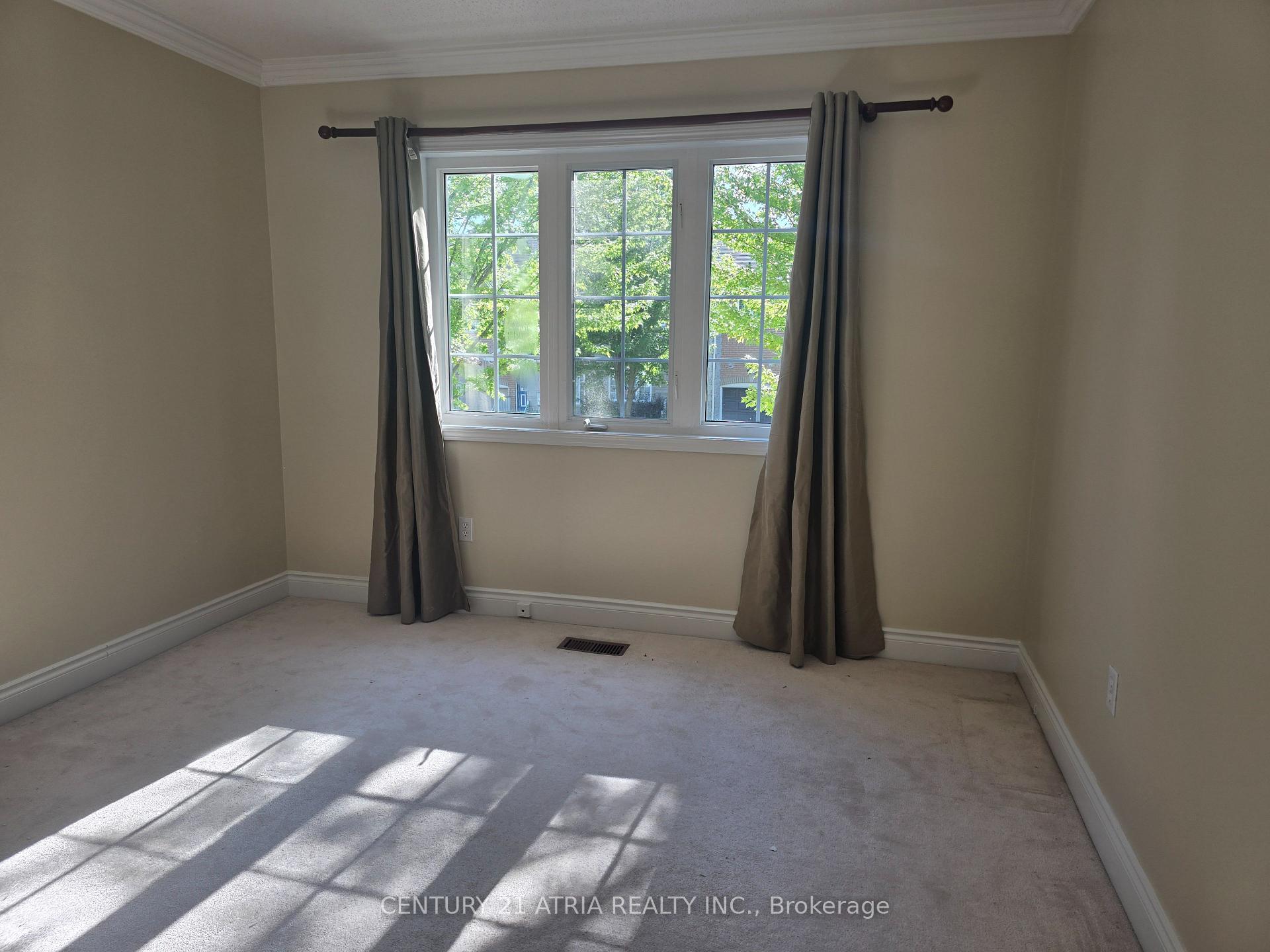 Photo 17 of 82 Red River Crescent, Newmarket, Woodland Hill — HOMEH