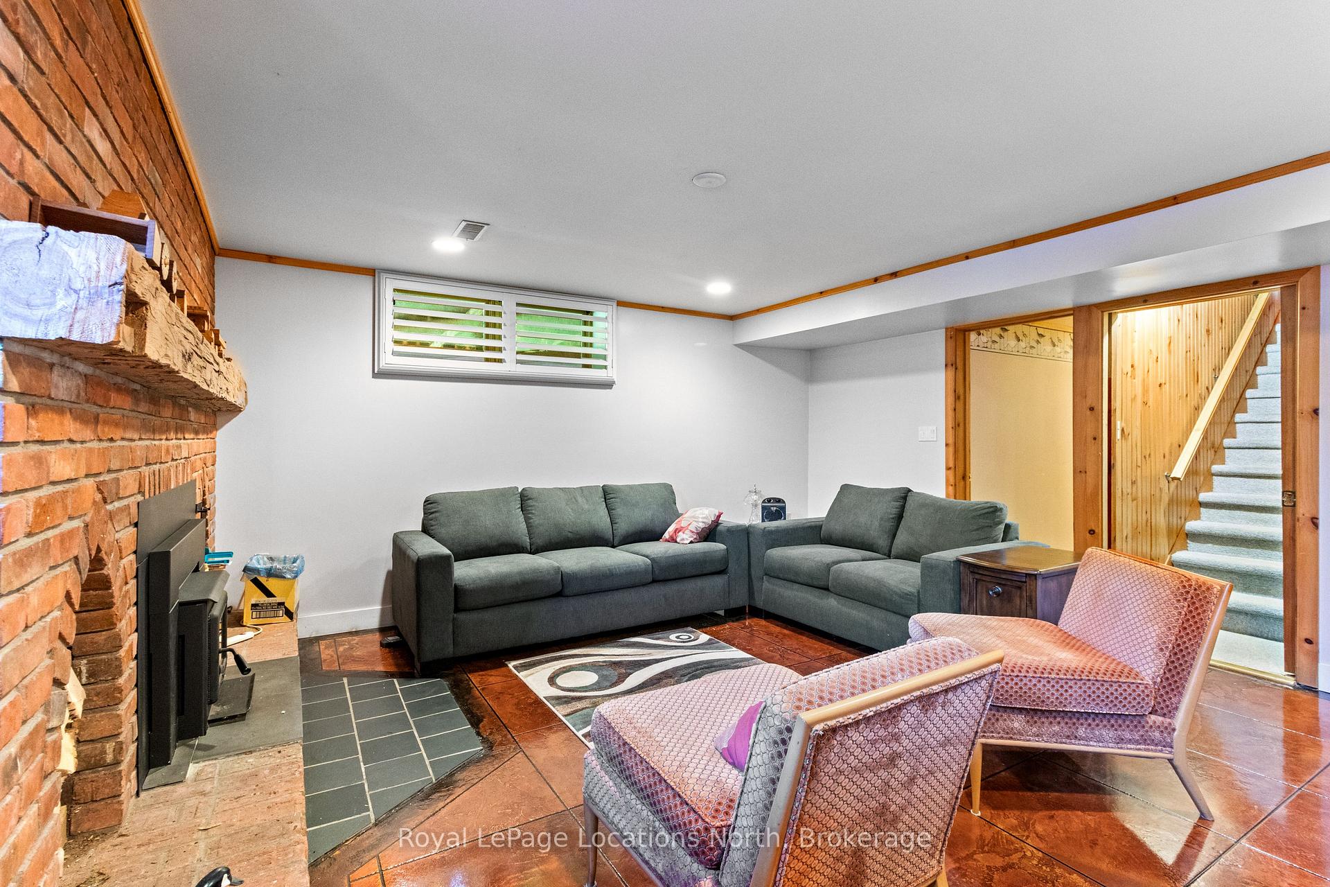 Photo 32 of 24 Oliver Crescent, Collingwood — HOMEH