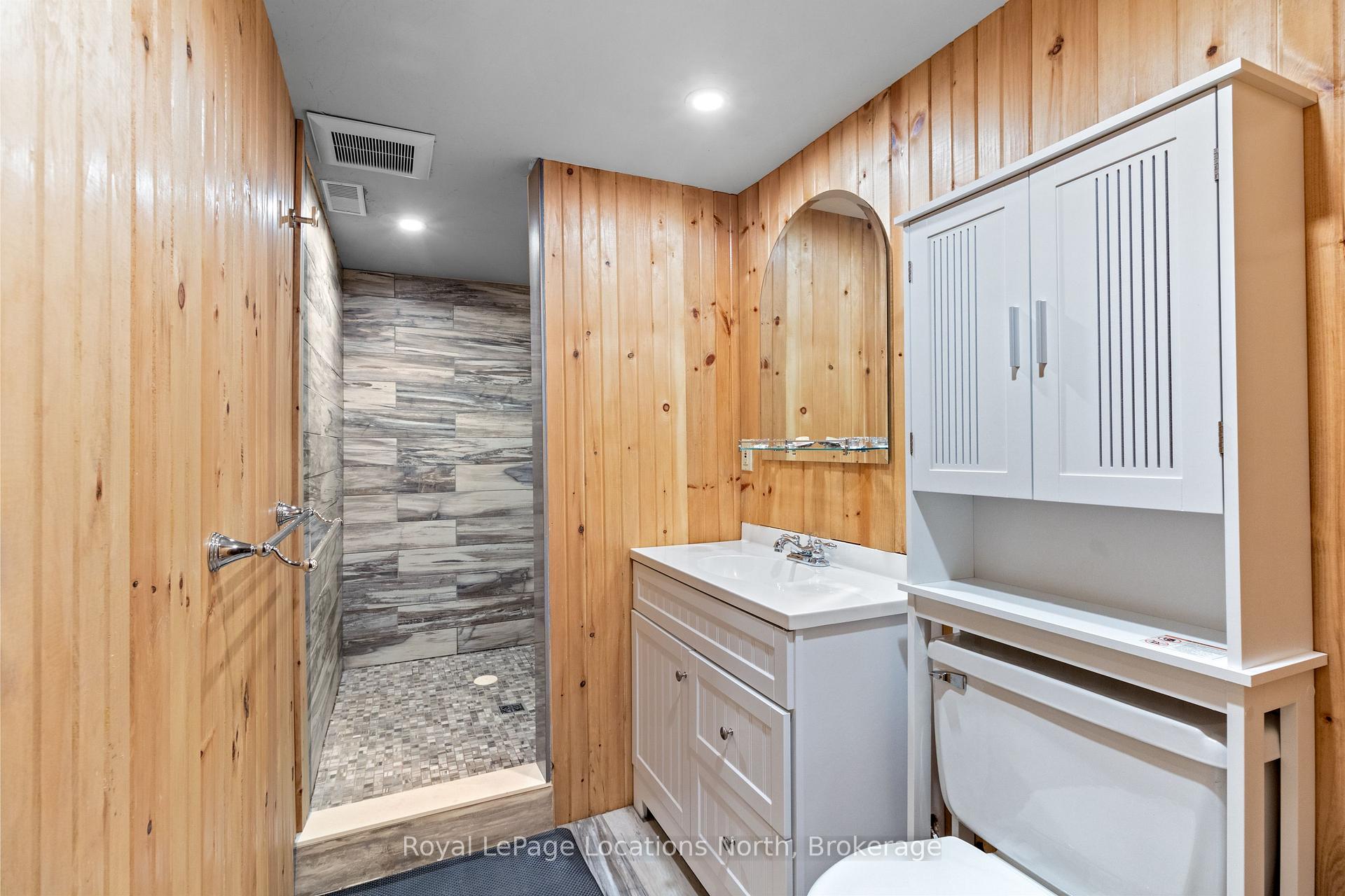 Photo 40 of 24 Oliver Crescent, Collingwood — HOMEH