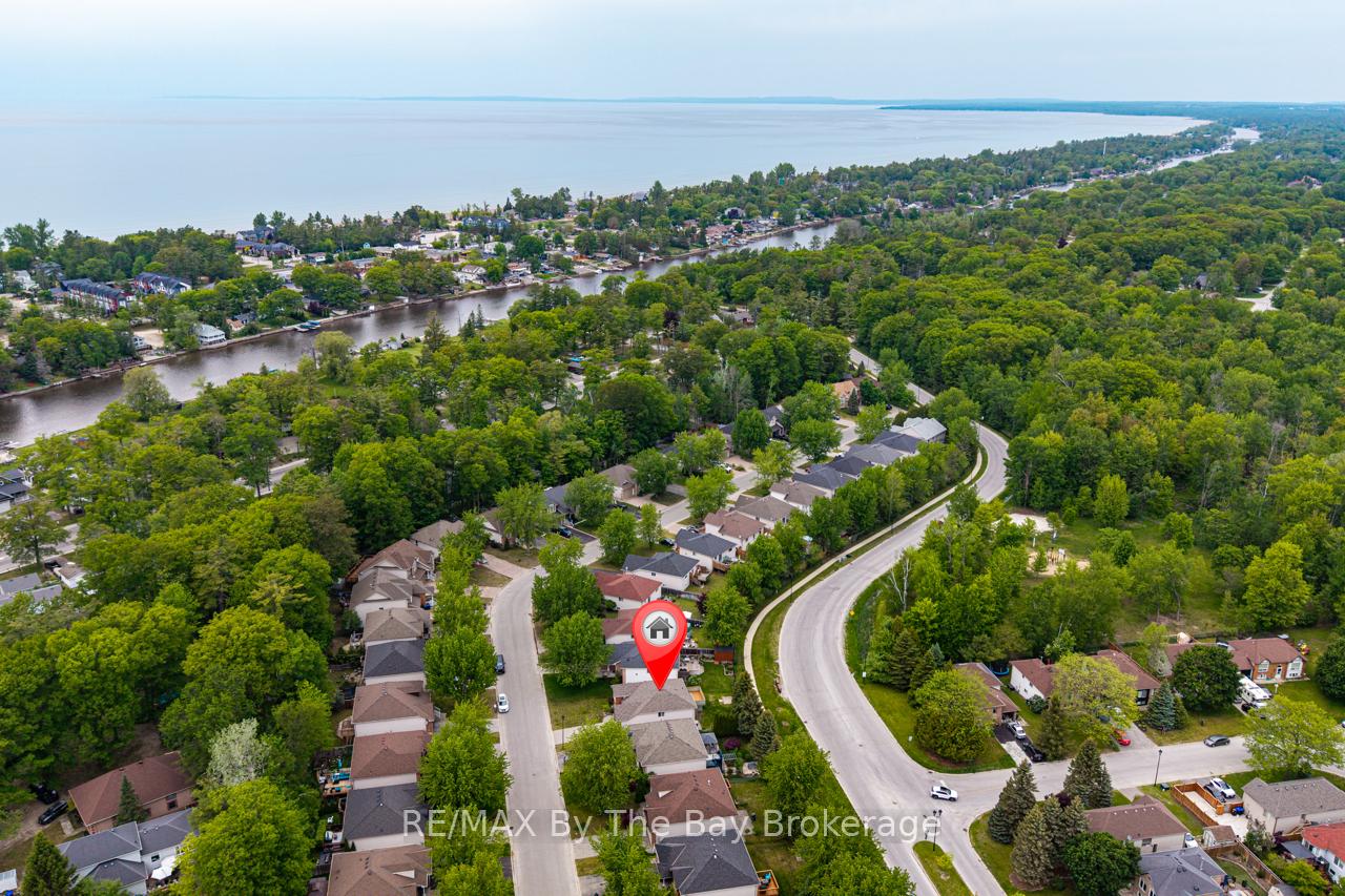 Photo 2 of 39 Rose Valley Way, Wasaga Beach — HOMEH