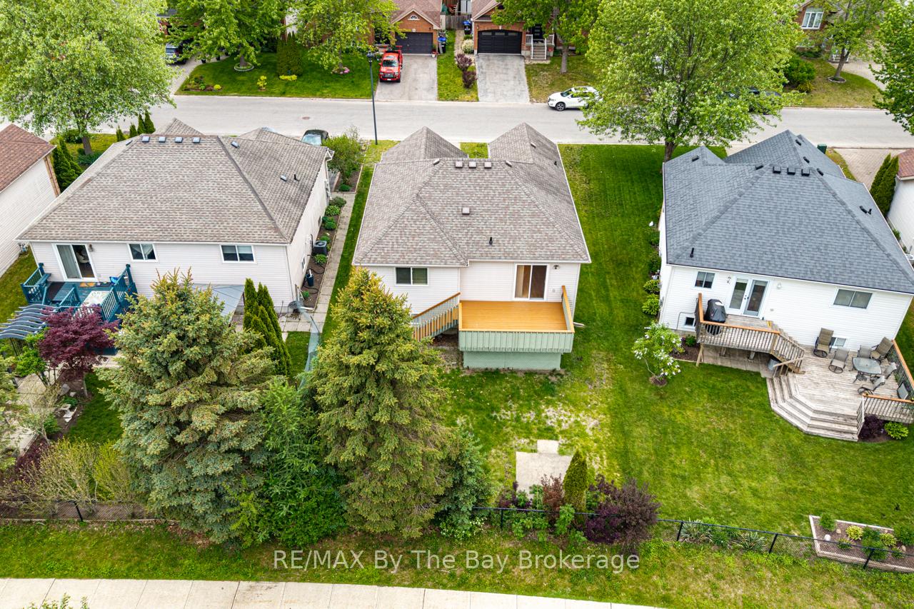 Photo 3 of 39 Rose Valley Way, Wasaga Beach — HOMEH